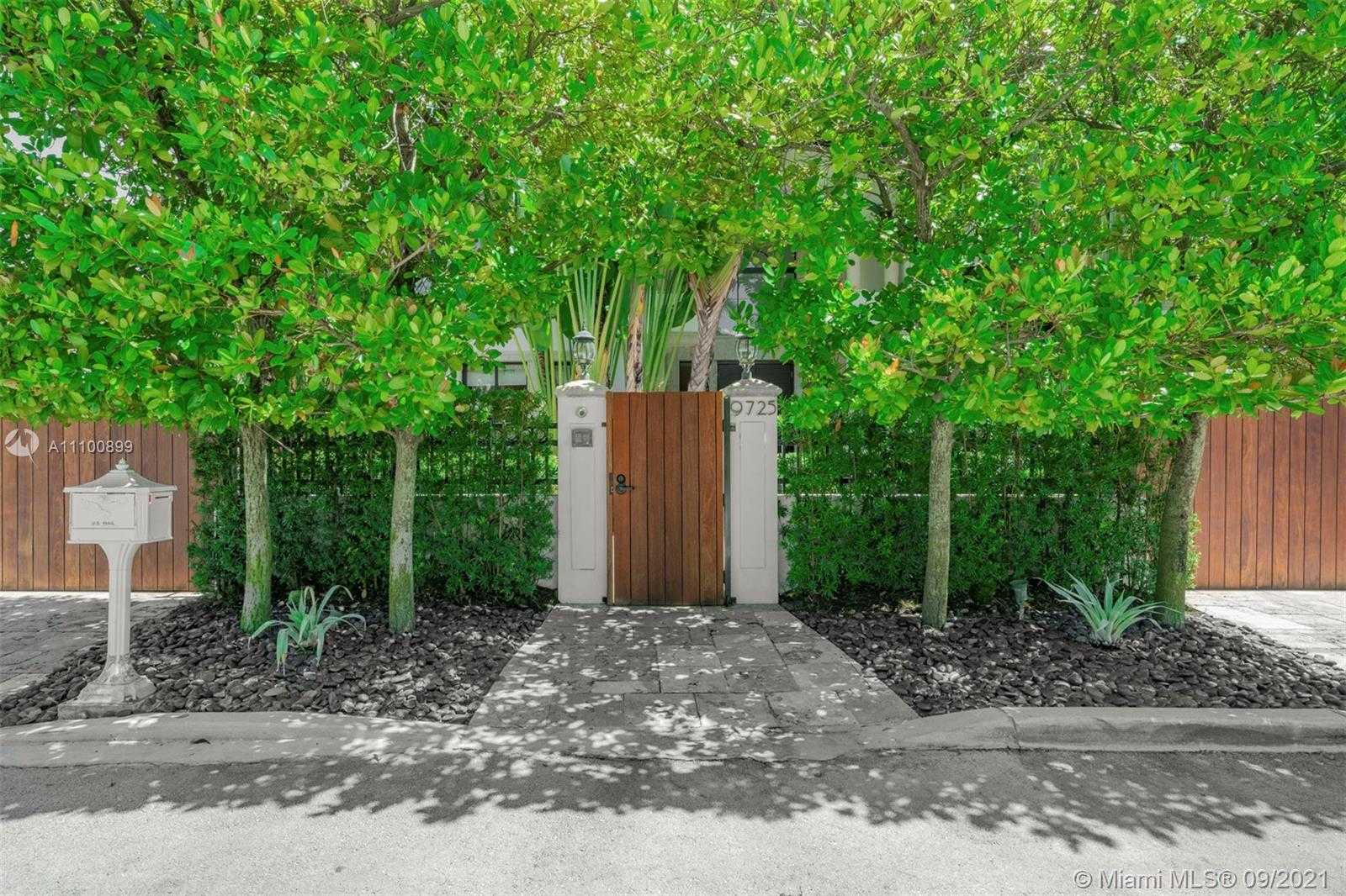 Small Image of 9725 BROADVIEW TER, Bay Harbor Islands Number 42