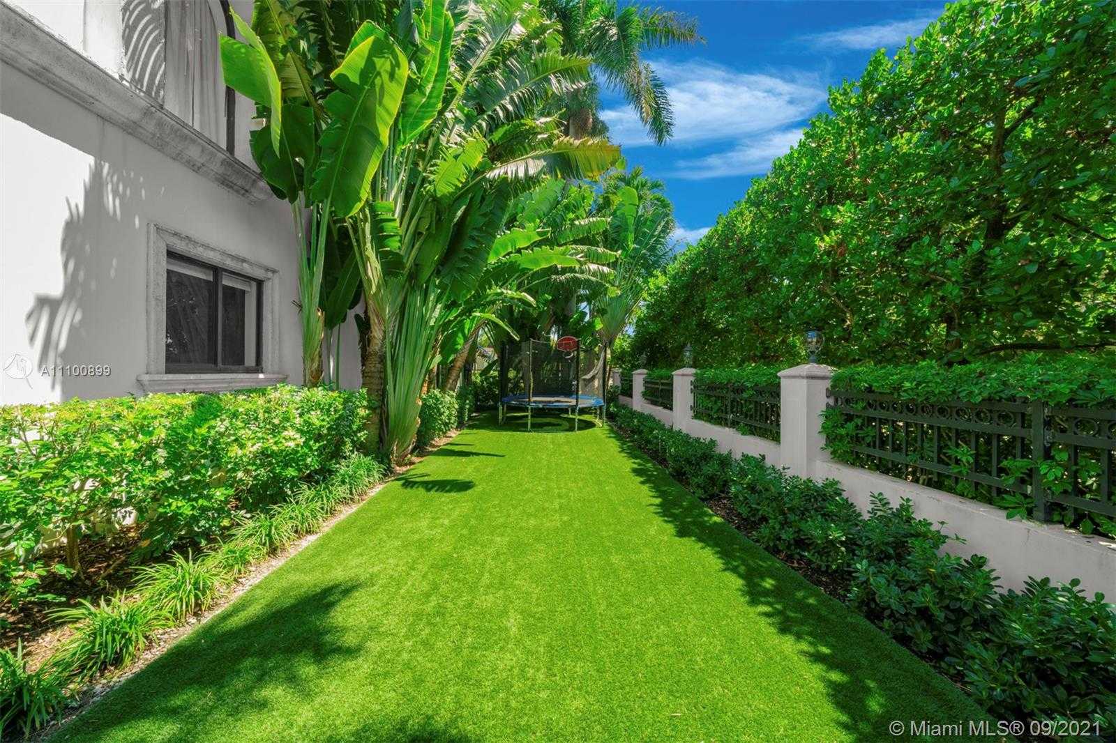 Small Image of 9725 BROADVIEW TER, Bay Harbor Islands Number 44