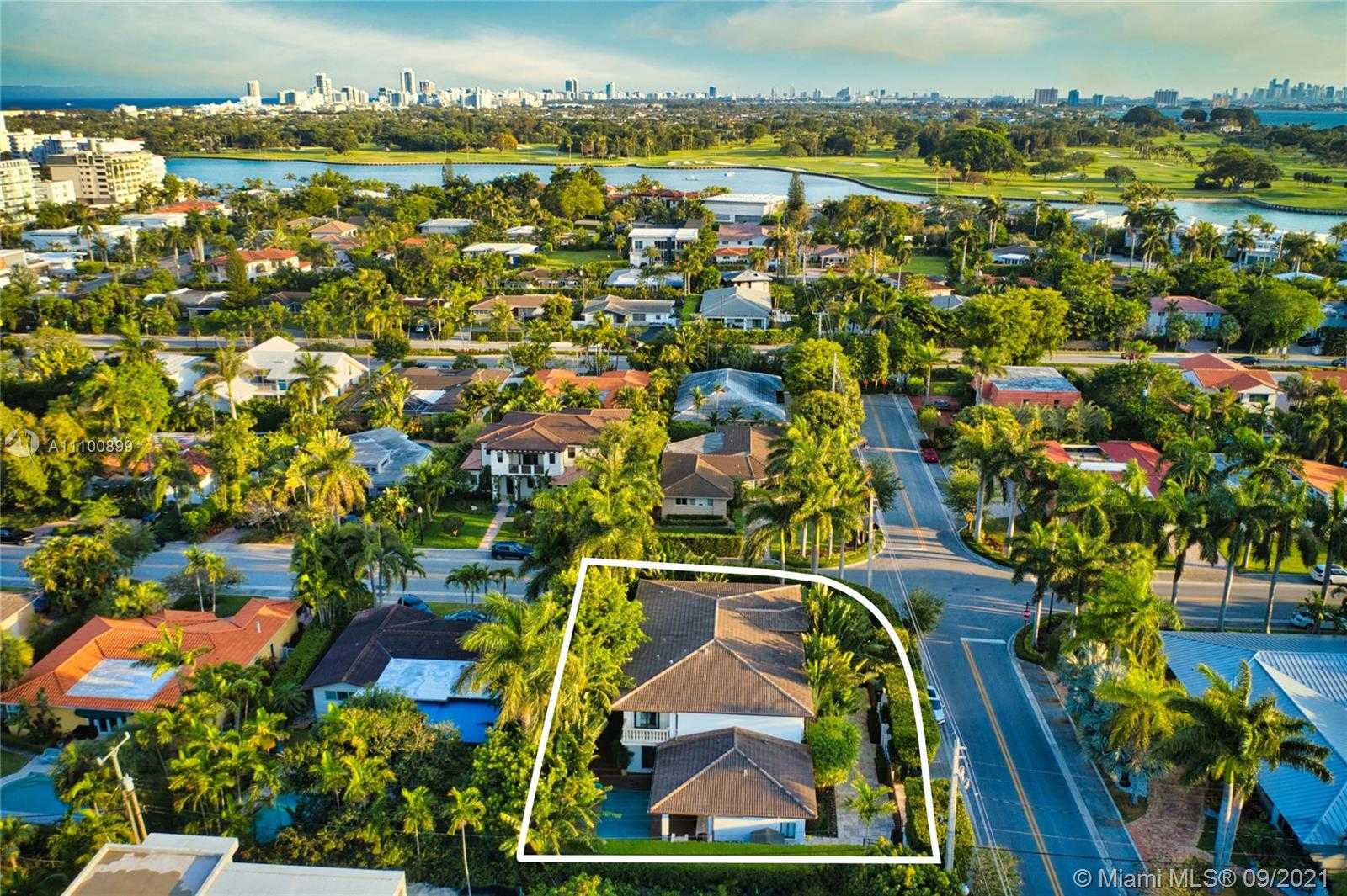 Small Image of 9725 BROADVIEW TER, Bay Harbor Islands Number 47
