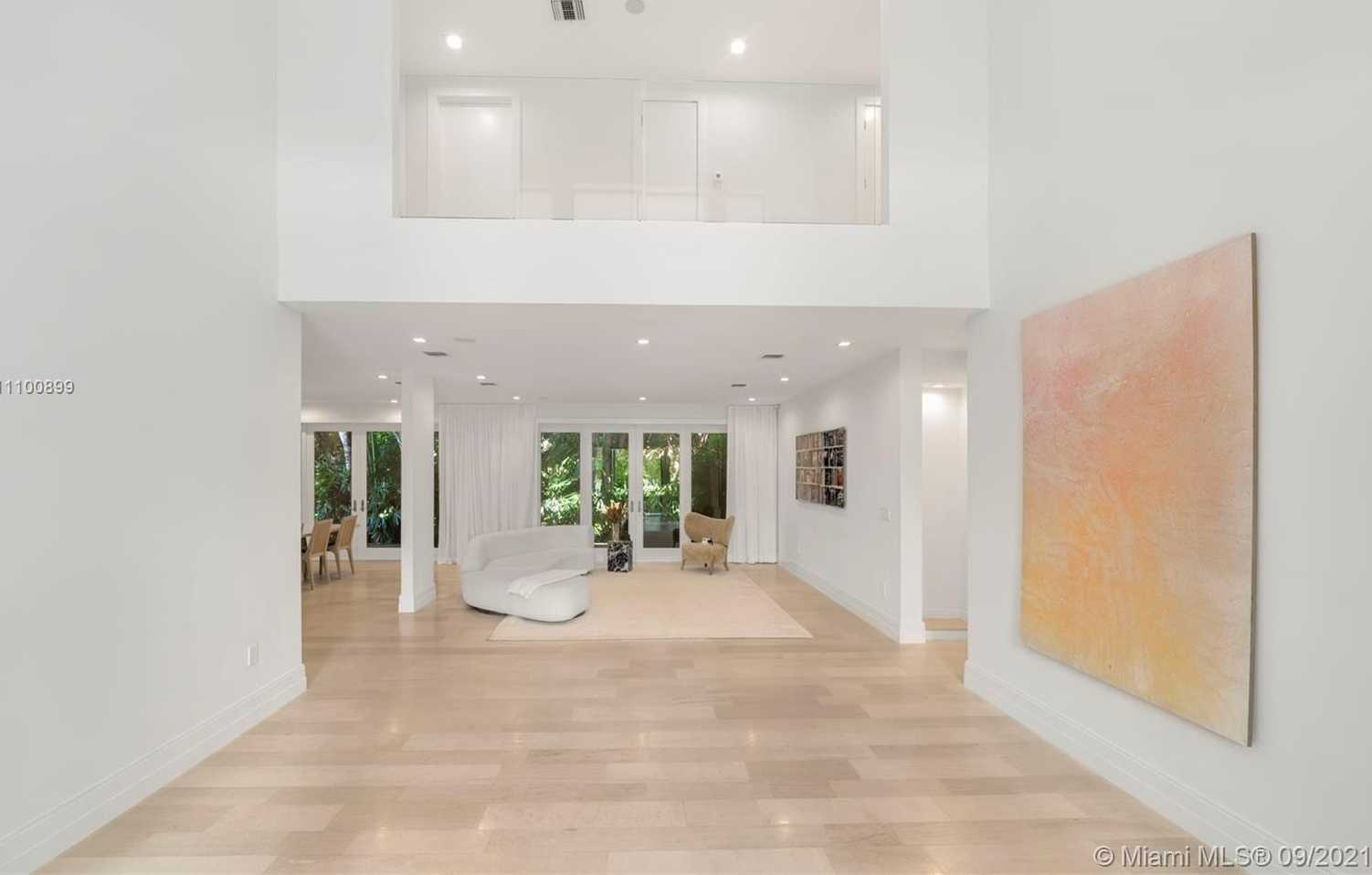 Small Image of 9725 BROADVIEW TER, Bay Harbor Islands Number 5