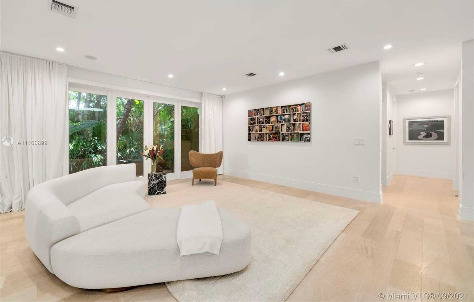 Small Image of 9725 BROADVIEW TER, Bay Harbor Islands Number 7