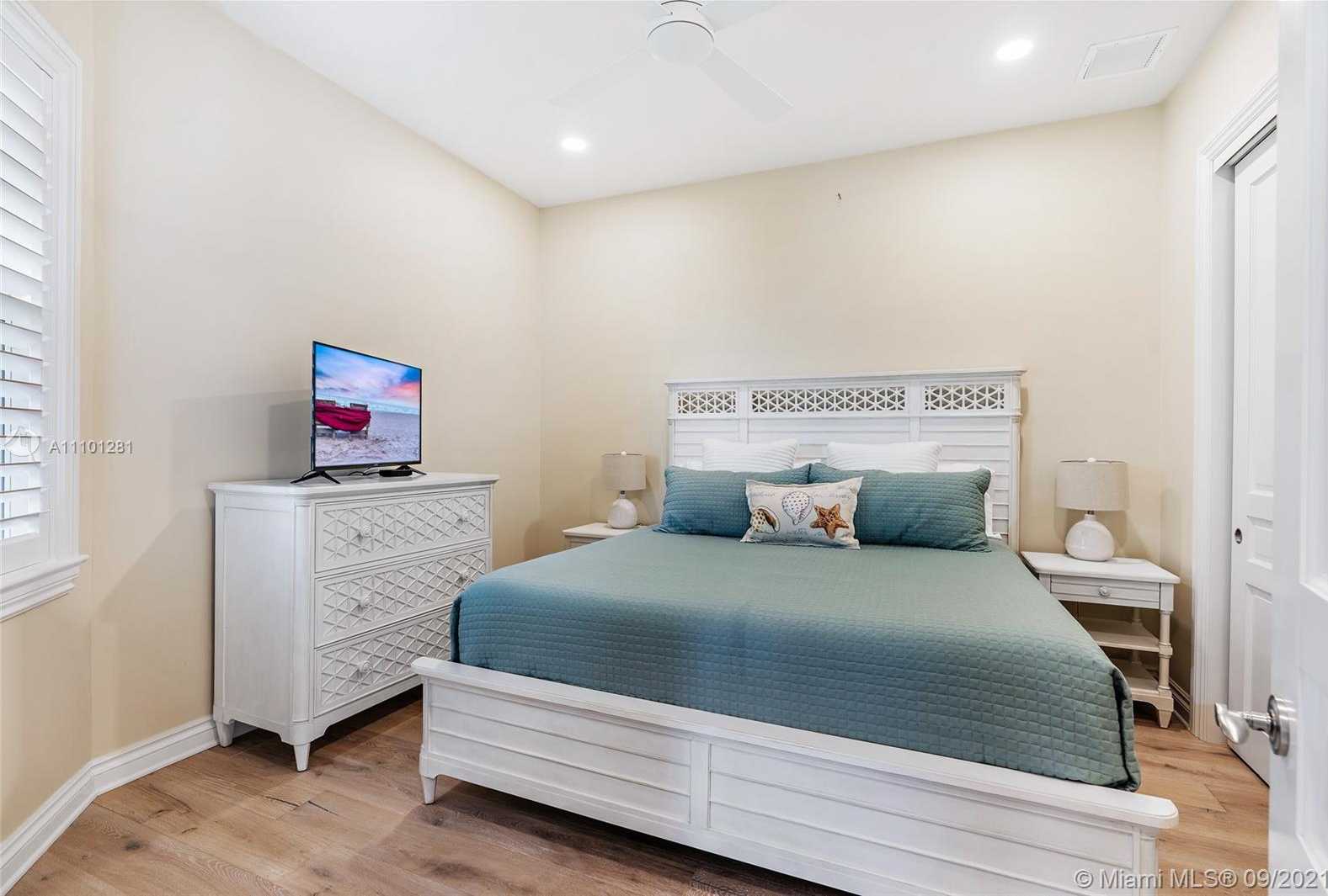 Small Image of 191 RIVER DR, Tequesta Number 17