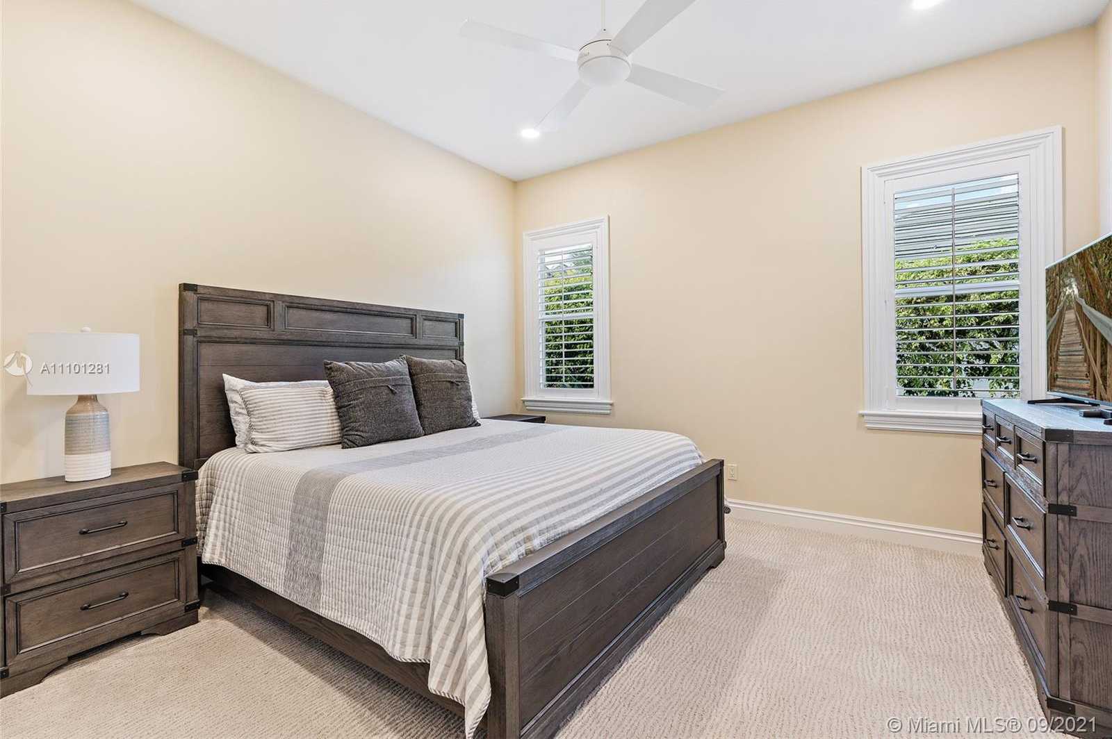 Small Image of 191 RIVER DR, Tequesta Number 19