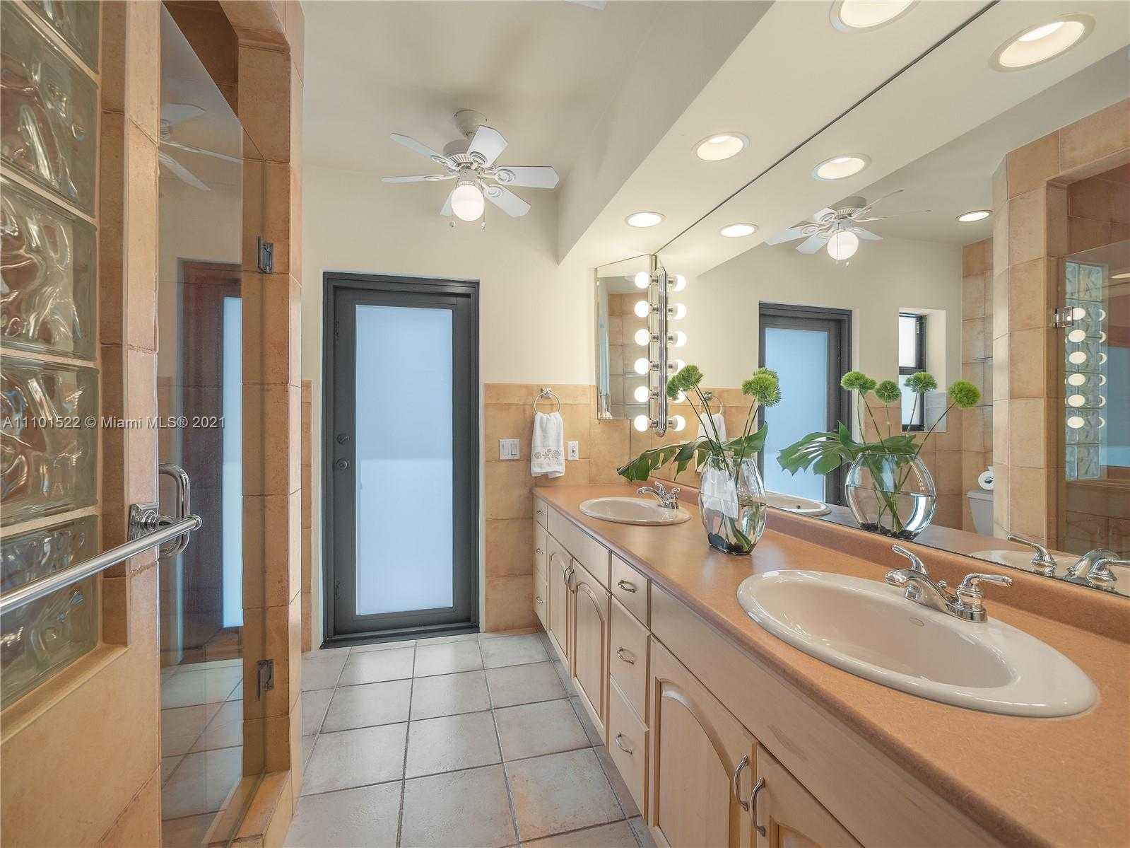 Small Image of 2250 KEYSTONE BLVD, North Miami Number 35