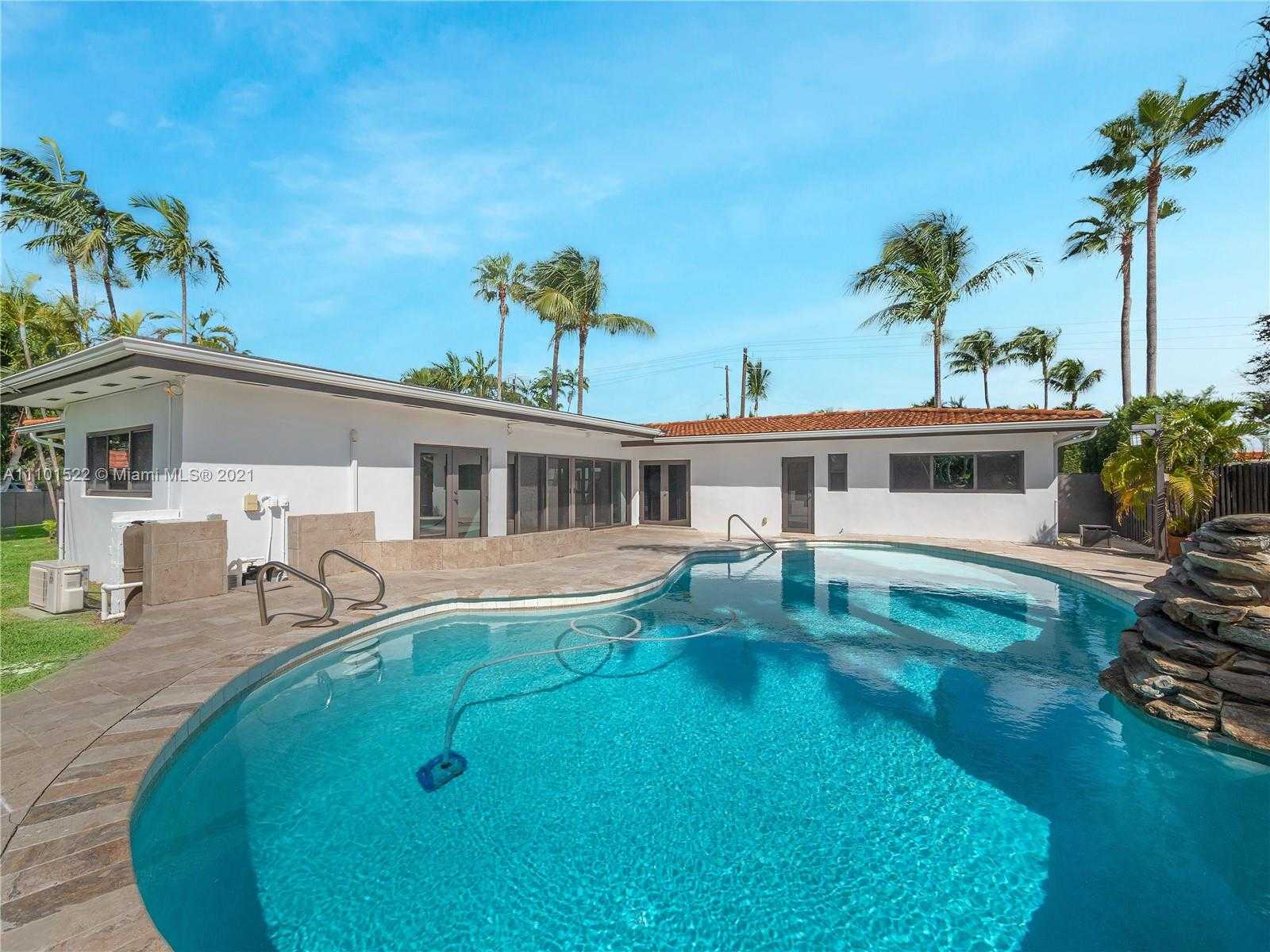 Small Image of 2250 KEYSTONE BLVD, North Miami Number 37
