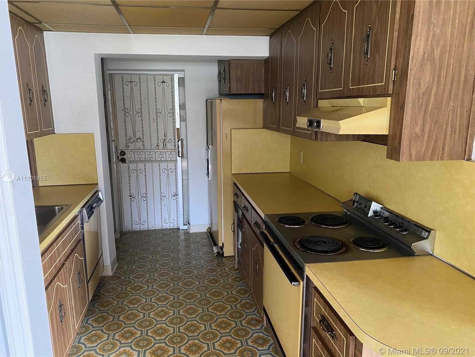 Small Image of 4400 SOUTH WEST 97TH AVE, Miami Number 10