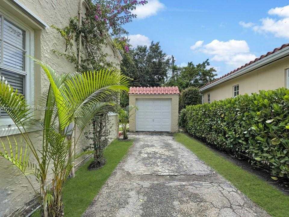 Small Image of 1212 SAN MIGUEL AVE, Coral Gables Number 3
