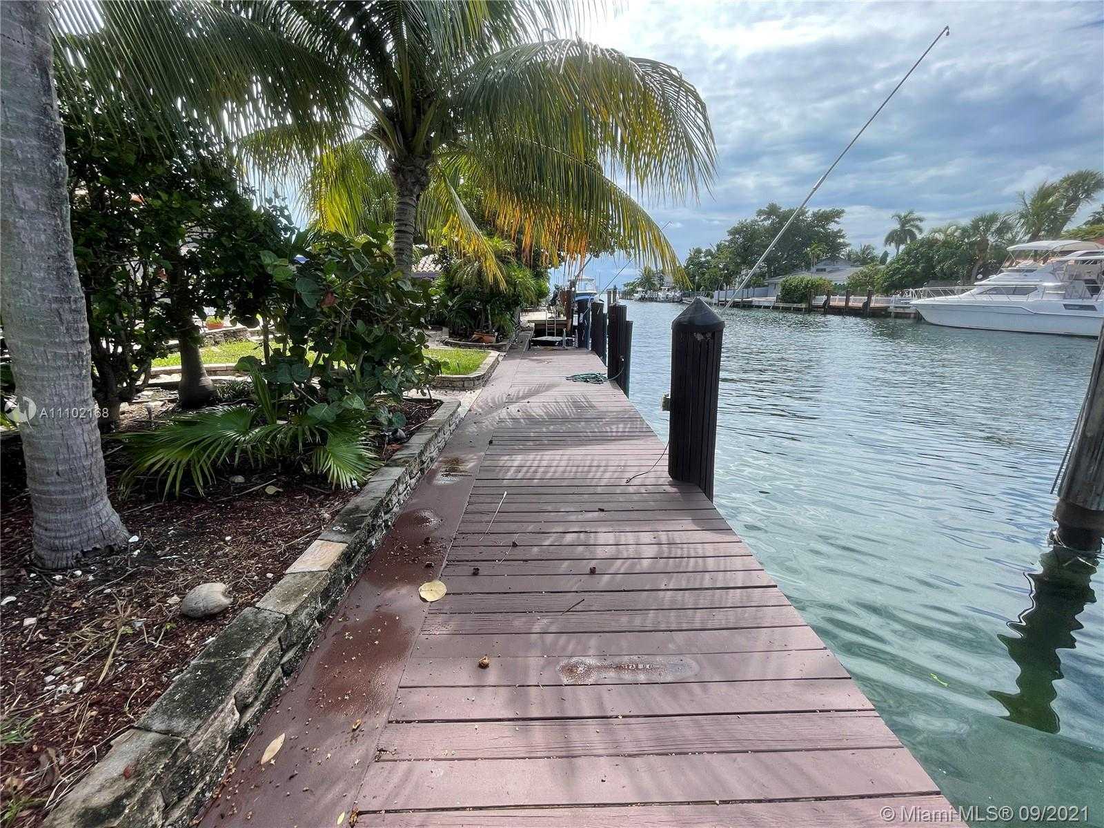 Small Image of 2050 NORTH EAST 120TH RD, North Miami Number 10