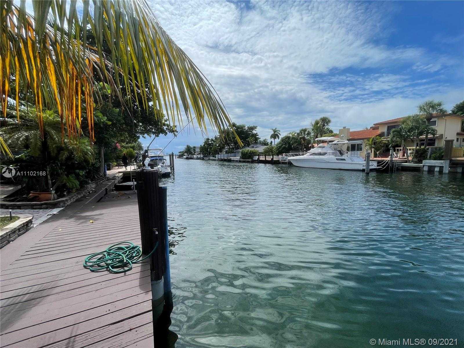 Small Image of 2050 NORTH EAST 120TH RD, North Miami Number 12