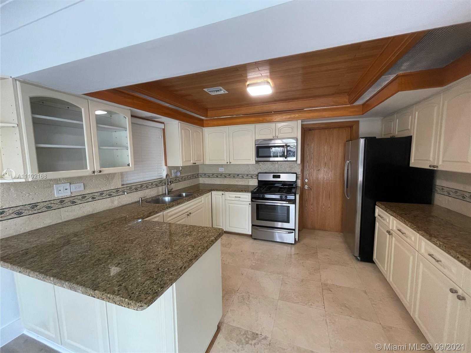 Small Image of 2050 NORTH EAST 120TH RD, North Miami Number 16