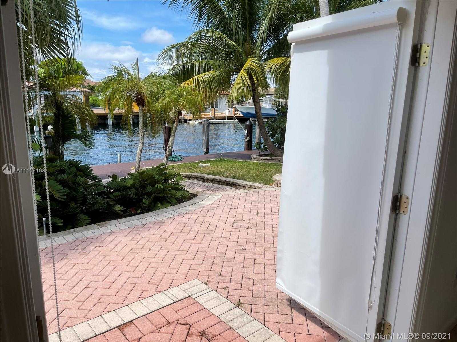 Small Image of 2050 NORTH EAST 120TH RD, North Miami Number 19