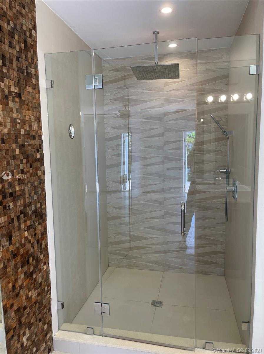 Small Image of 2050 NORTH EAST 120TH RD, North Miami Number 22