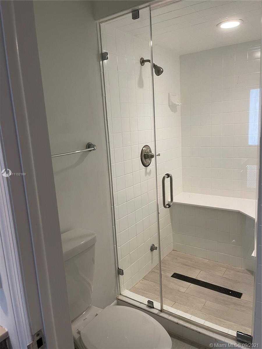 Small Image of 2050 NORTH EAST 120TH RD, North Miami Number 28