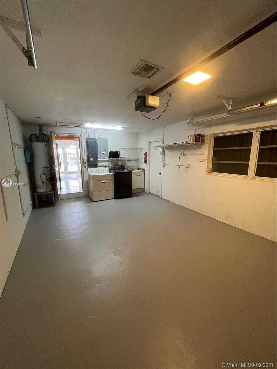 Small Image of 2050 NORTH EAST 120TH RD, North Miami Number 30