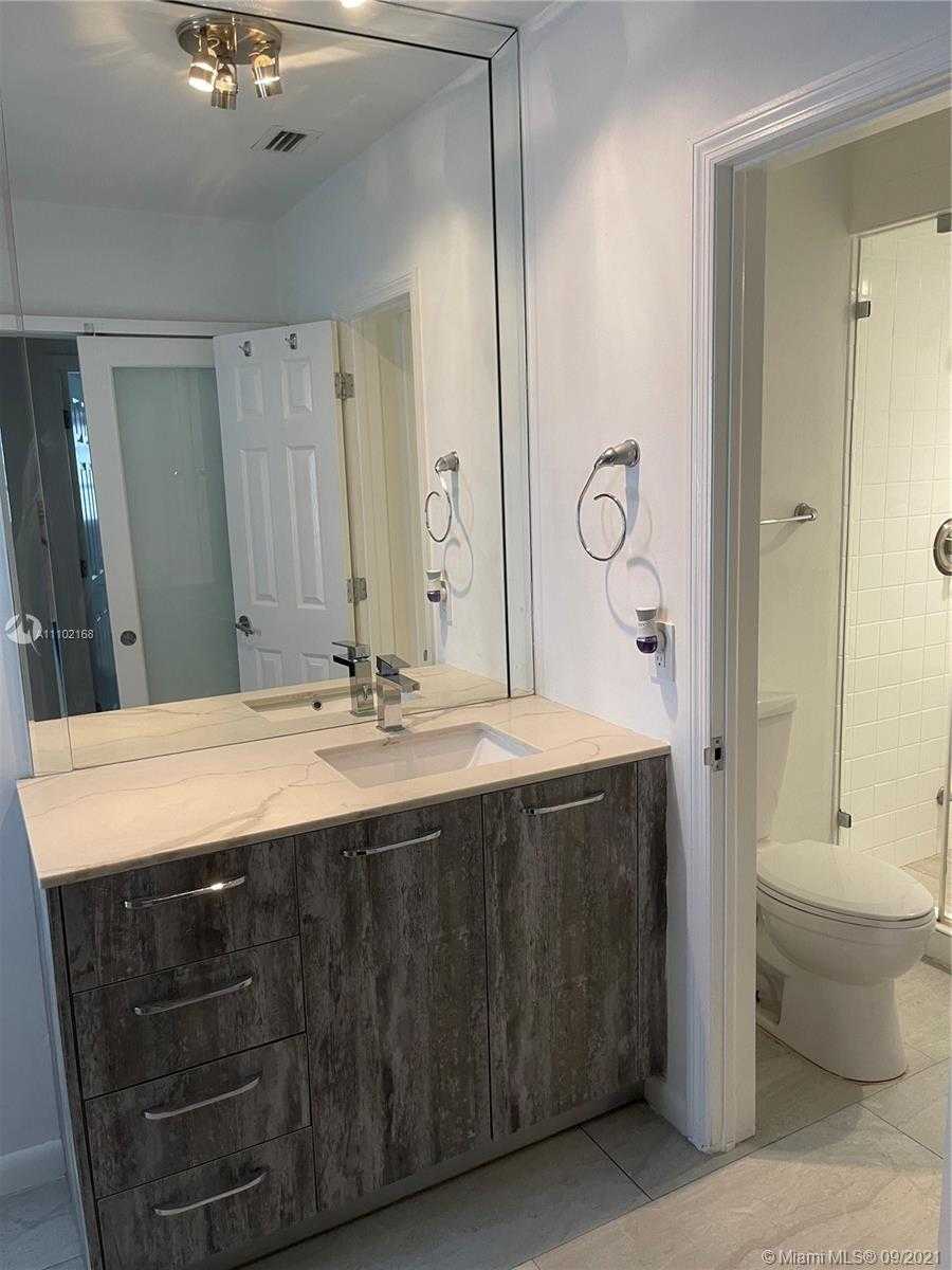 Small Image of 2050 NORTH EAST 120TH RD, North Miami Number 34