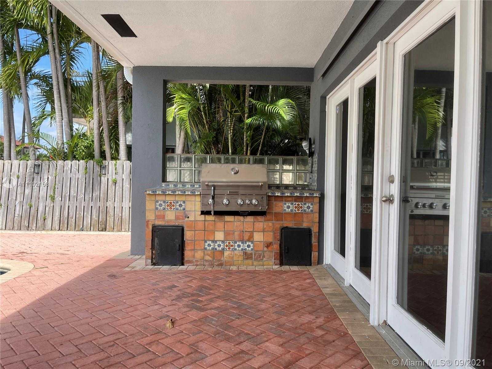 Small Image of 2050 NORTH EAST 120TH RD, North Miami Number 6
