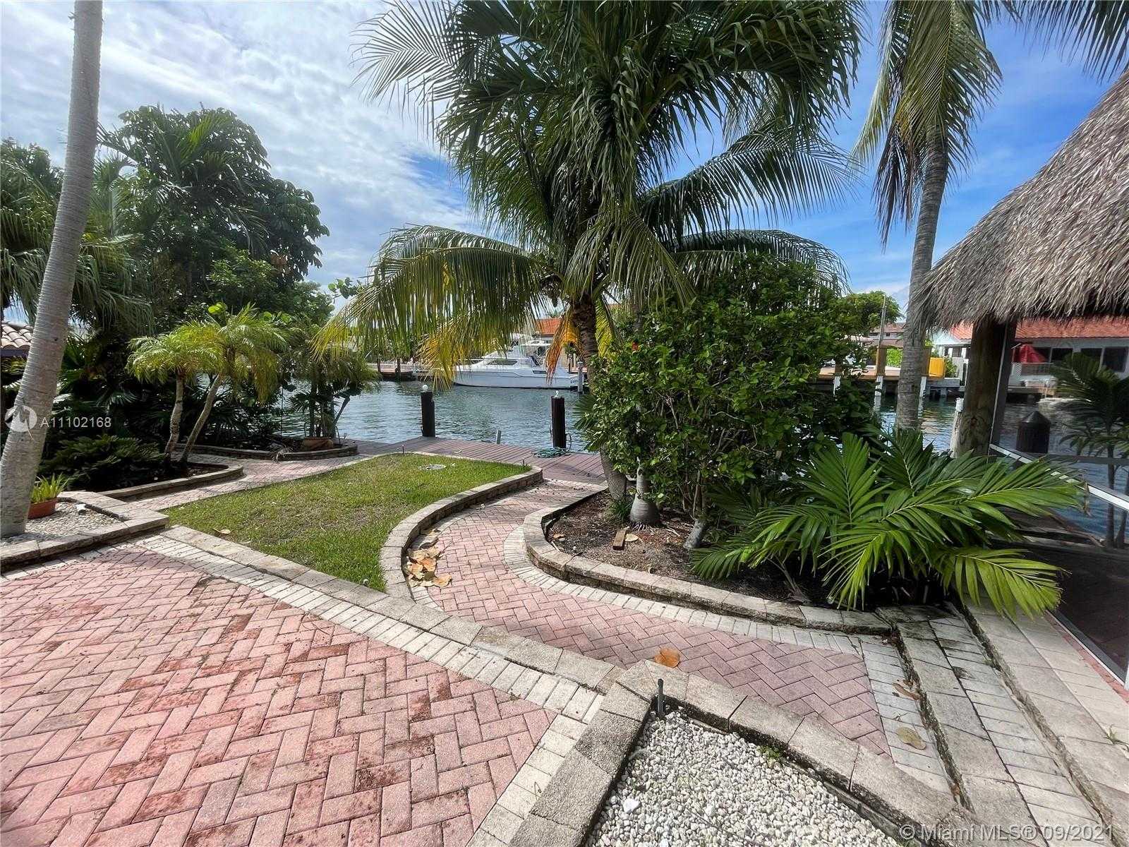 Small Image of 2050 NORTH EAST 120TH RD, North Miami Number 8
