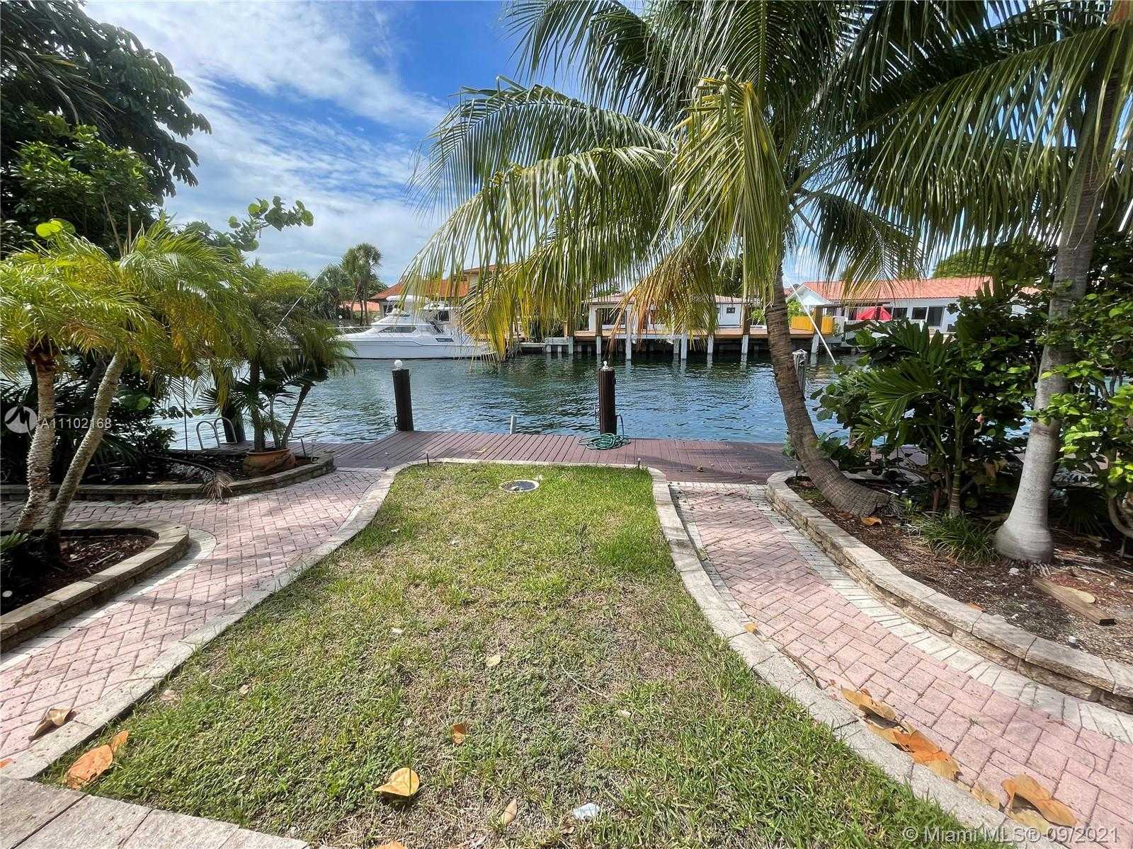 Small Image of 2050 NORTH EAST 120TH RD, North Miami Number 9