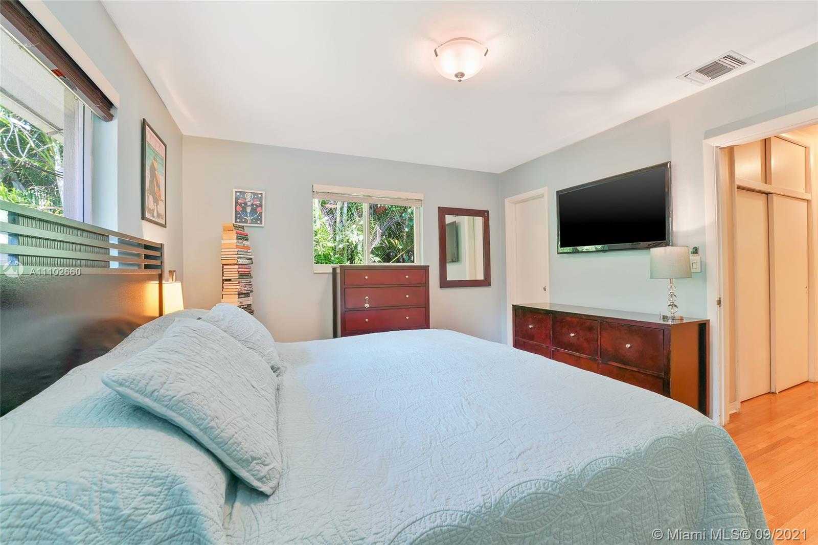 Small Image of 1429 MESSINA AVE, Coral Gables Number 16