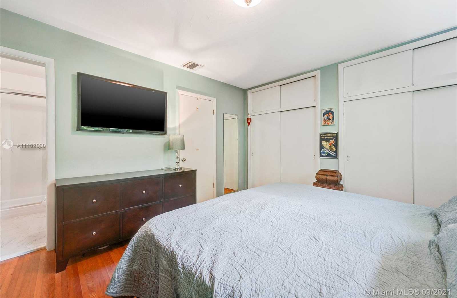 Small Image of 1429 MESSINA AVE, Coral Gables Number 17