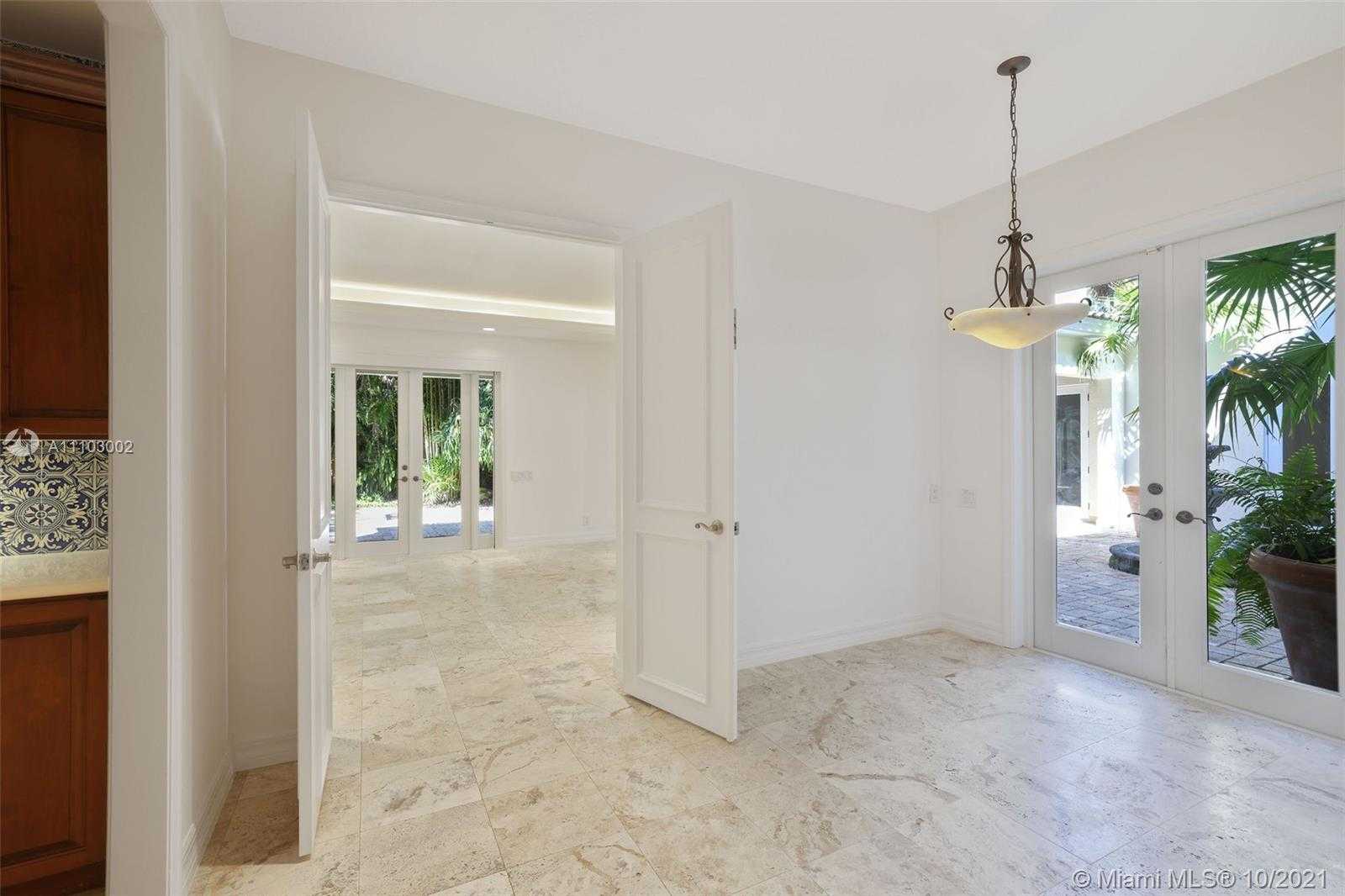 Small Image of 7260 ERWIN ROAD, Miami Number 14