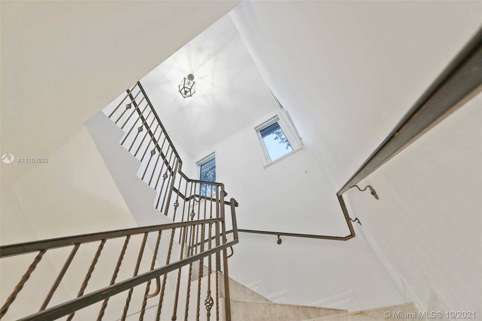 Small Image of 7260 ERWIN ROAD, Miami Number 22