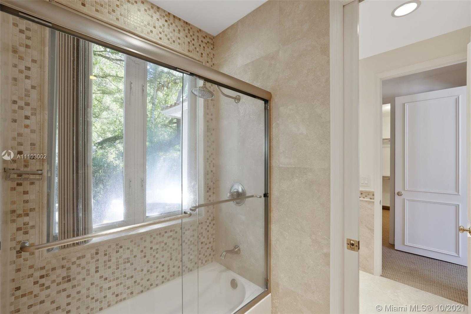 Small Image of 7260 ERWIN ROAD, Miami Number 35