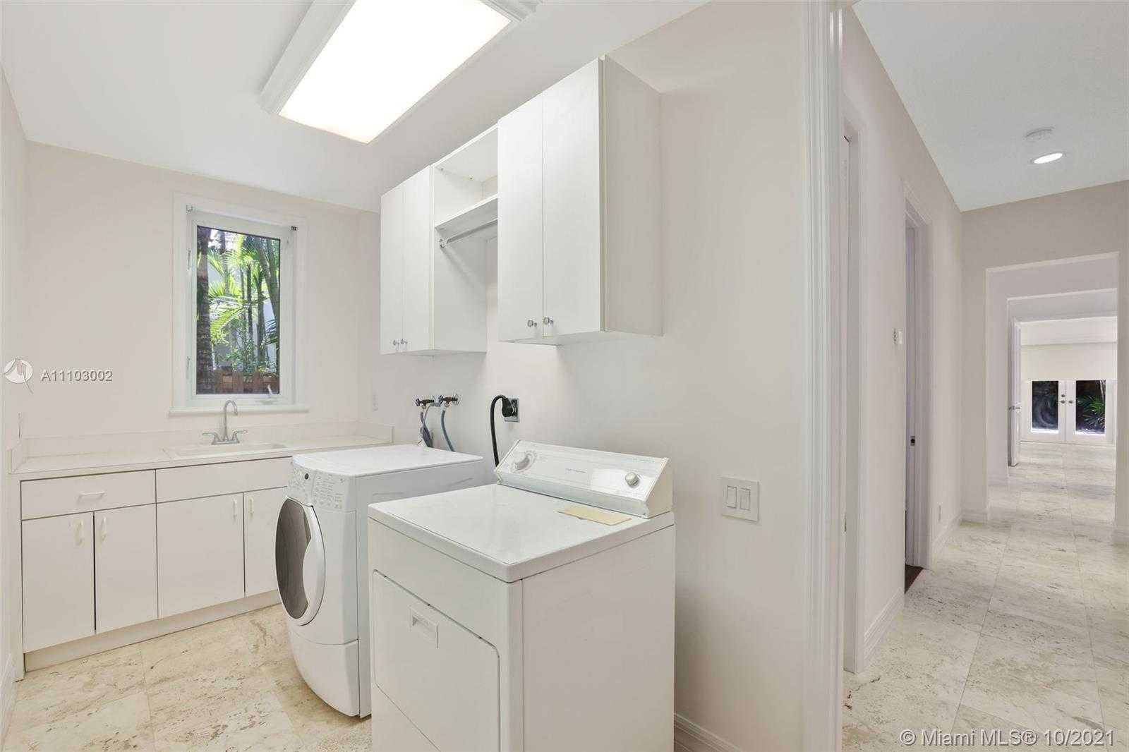 Small Image of 7260 ERWIN ROAD, Miami Number 40