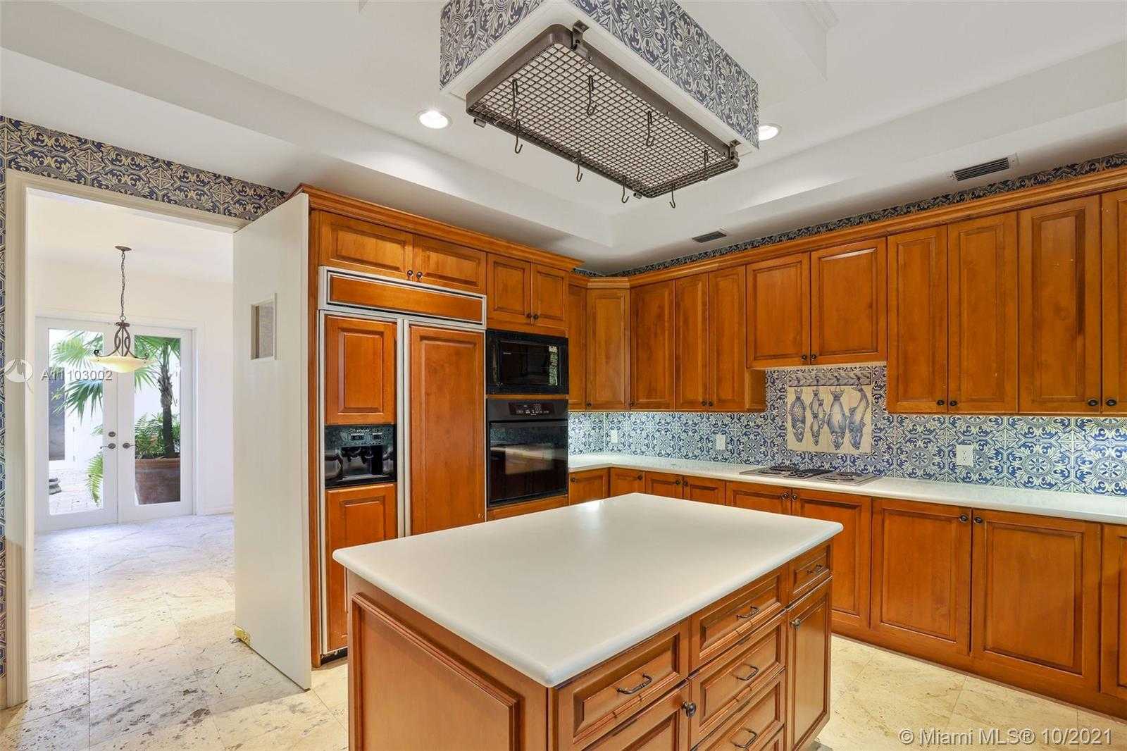 Small Image of 7260 ERWIN ROAD, Miami Number 6