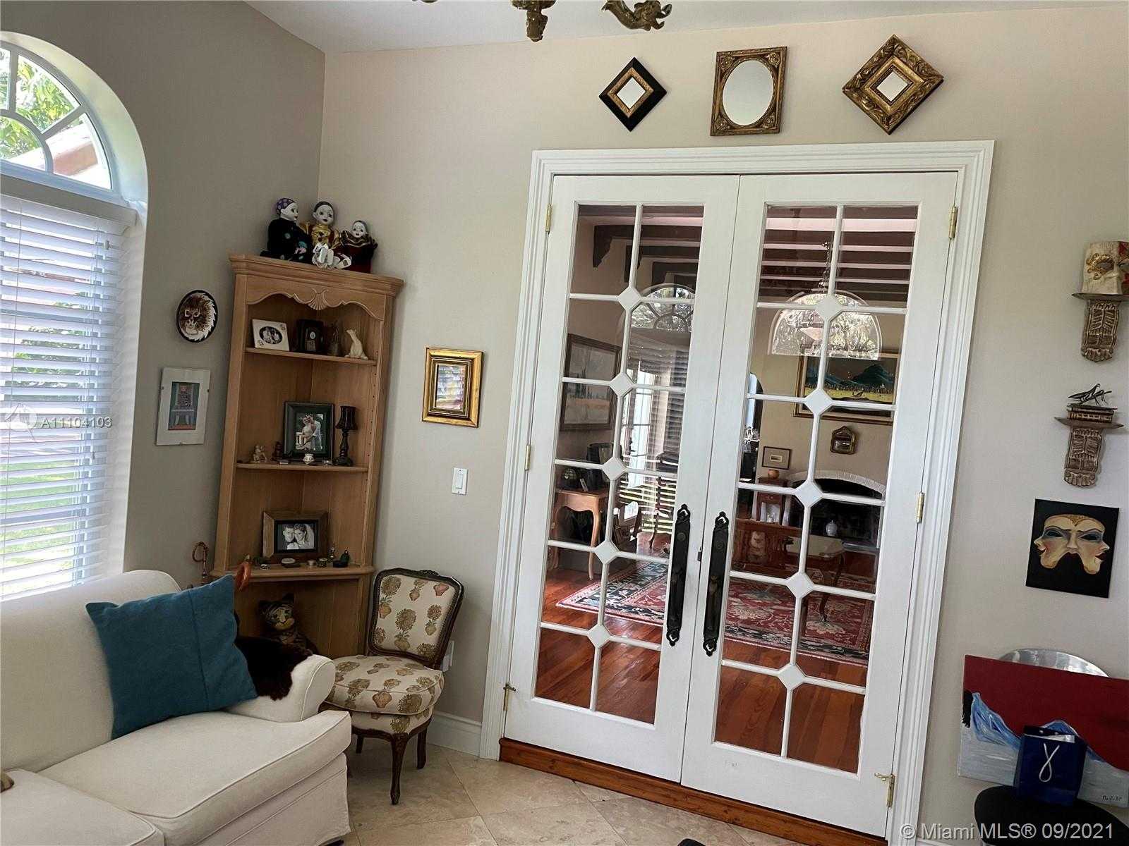 Small Image of 1043 OBISPO AVE, Coral Gables Number 10