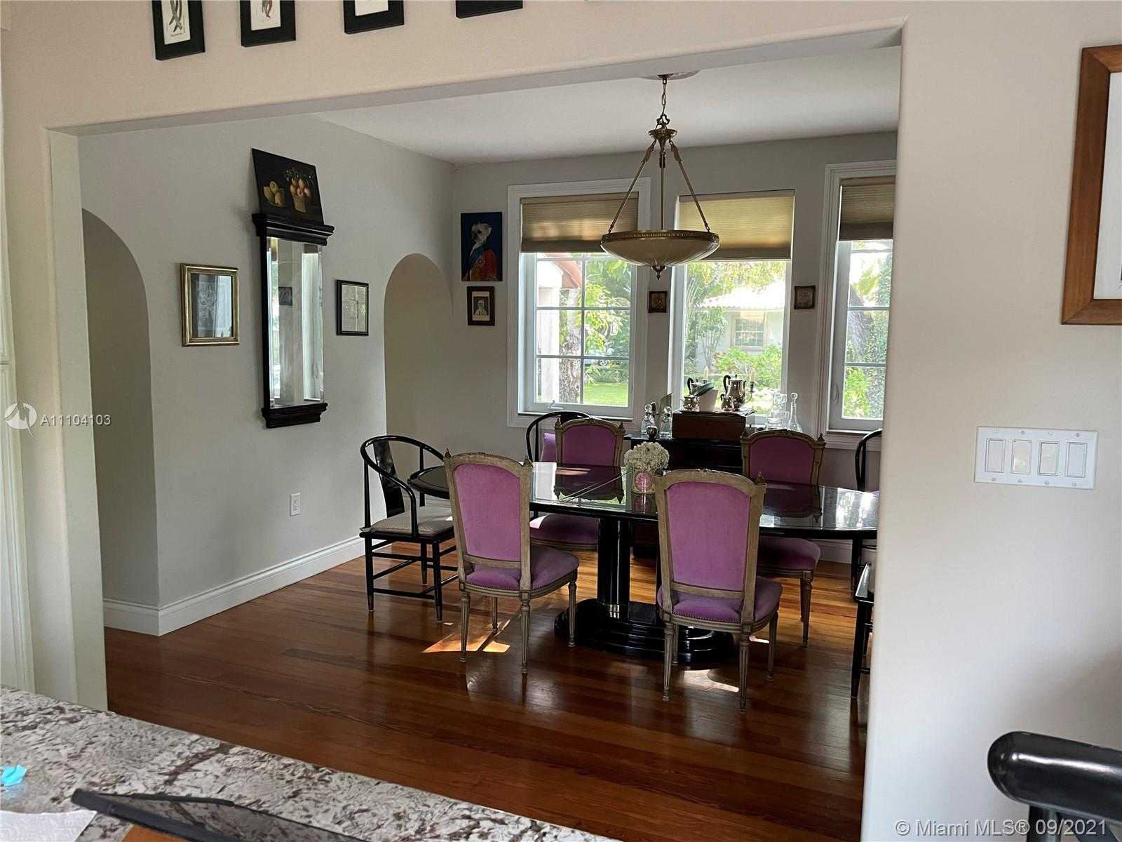 Small Image of 1043 OBISPO AVE, Coral Gables Number 11