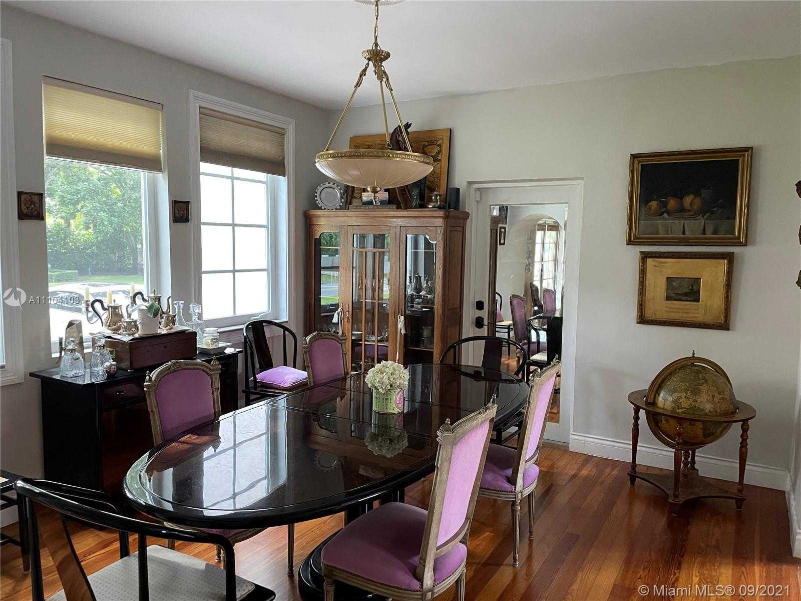 Small Image of 1043 OBISPO AVE, Coral Gables Number 12