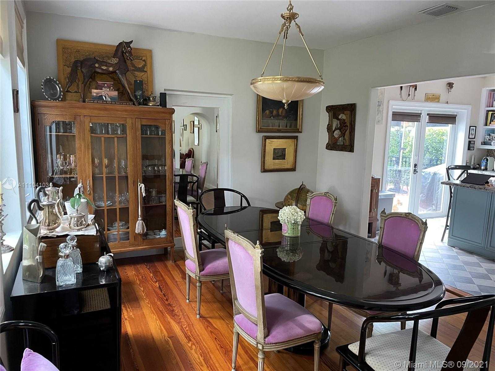 Small Image of 1043 OBISPO AVE, Coral Gables Number 13