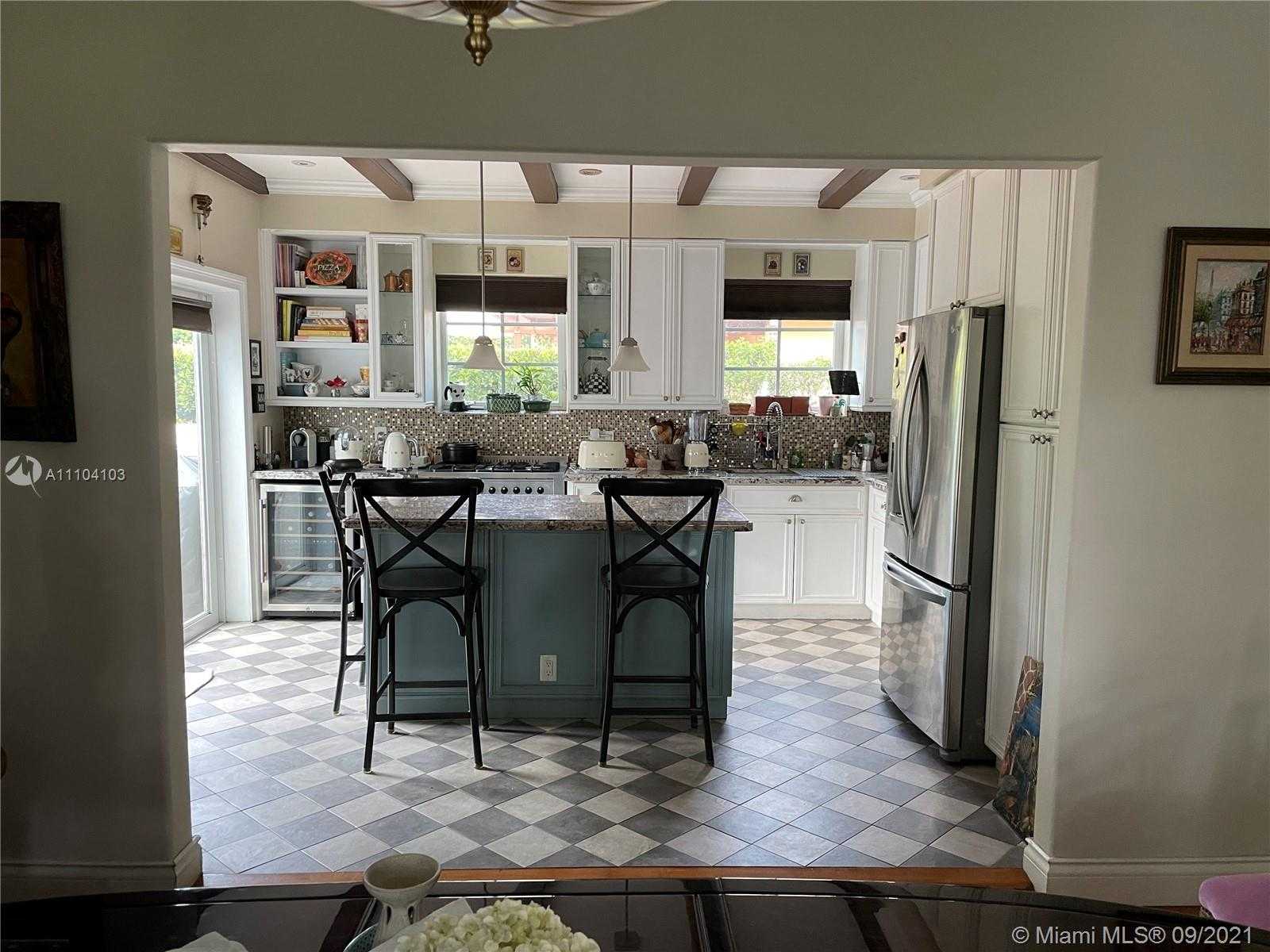 Small Image of 1043 OBISPO AVE, Coral Gables Number 14