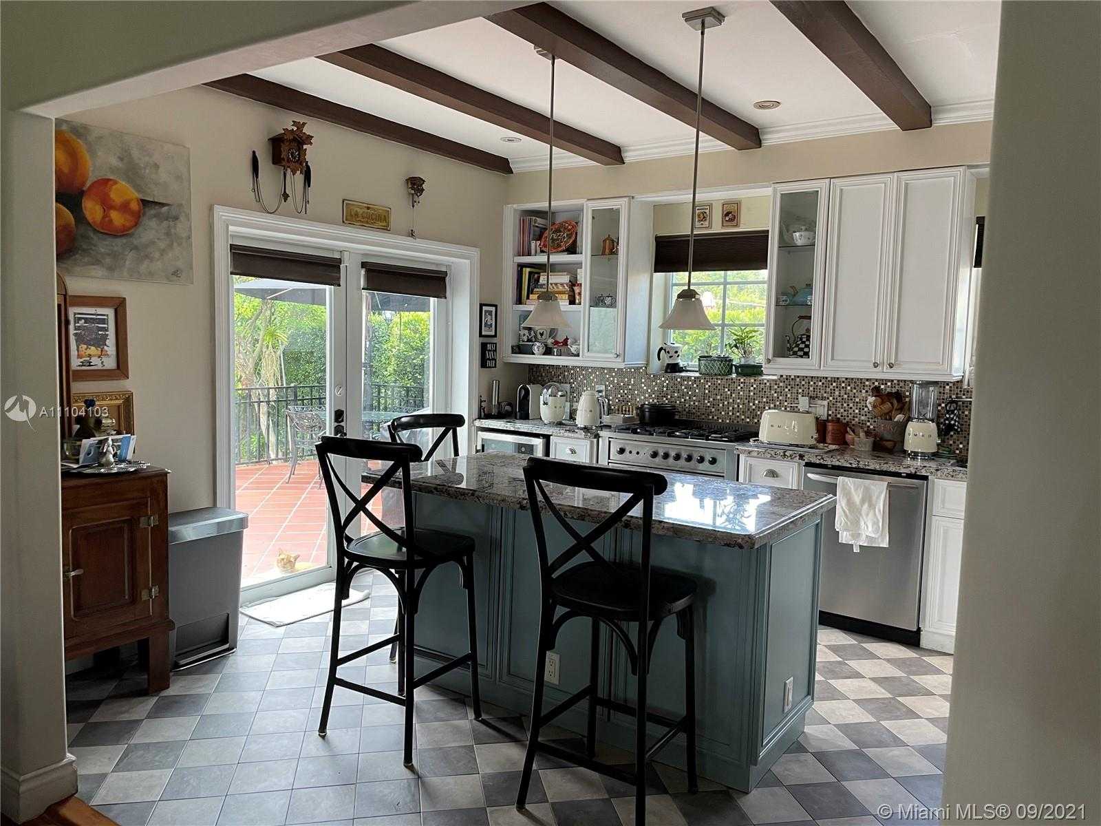 Small Image of 1043 OBISPO AVE, Coral Gables Number 17