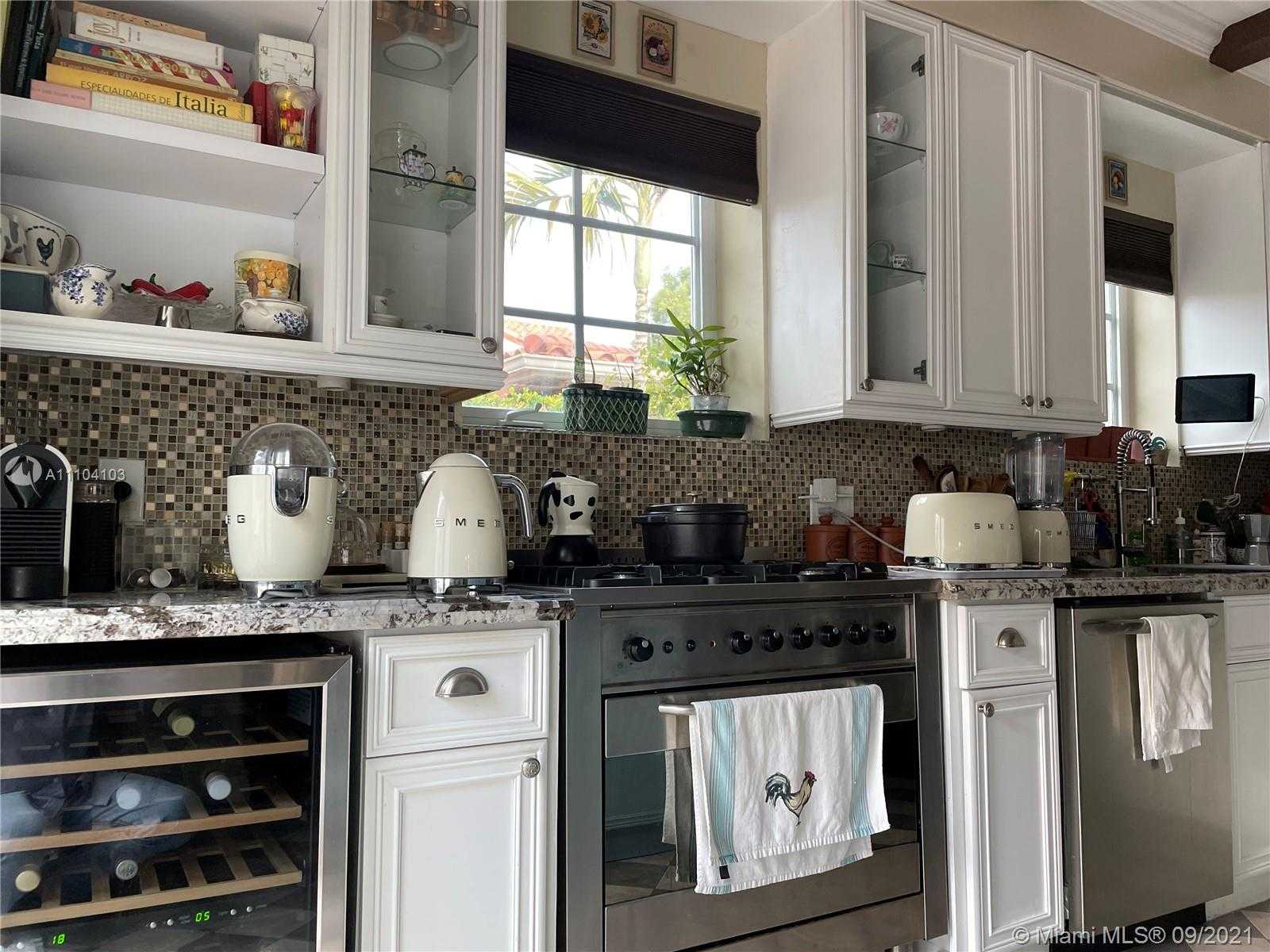 Small Image of 1043 OBISPO AVE, Coral Gables Number 19