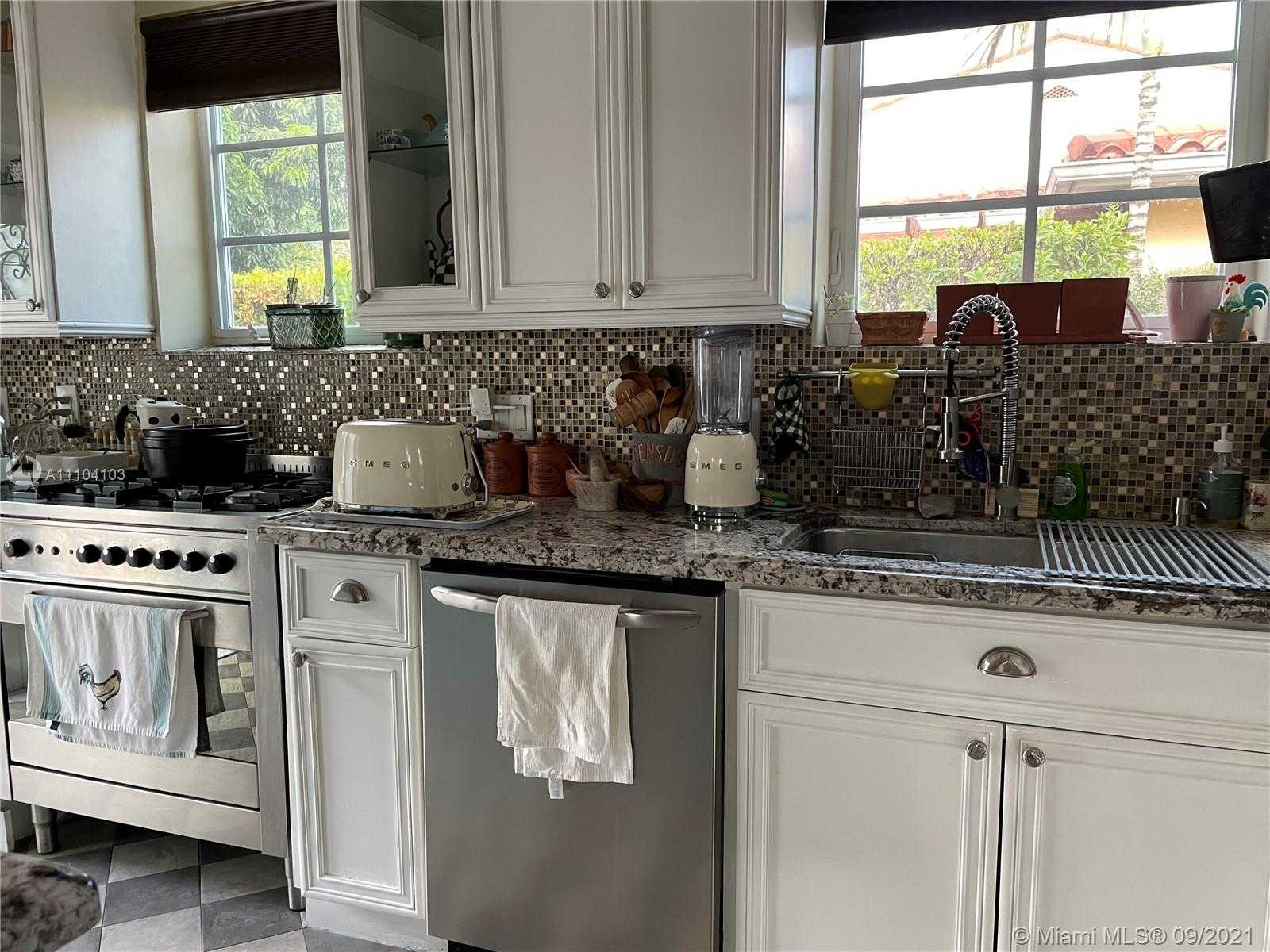 Small Image of 1043 OBISPO AVE, Coral Gables Number 20
