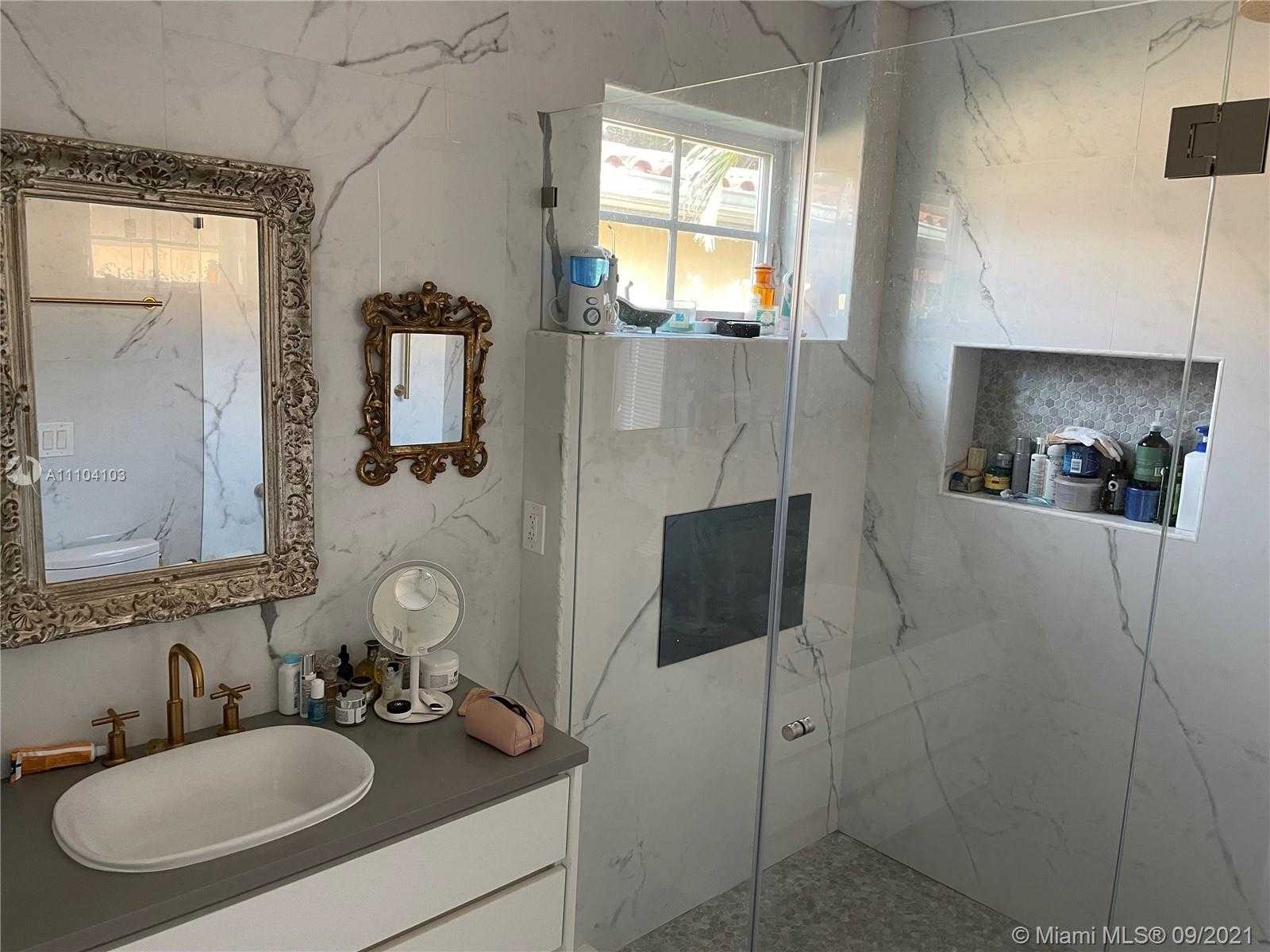Small Image of 1043 OBISPO AVE, Coral Gables Number 25