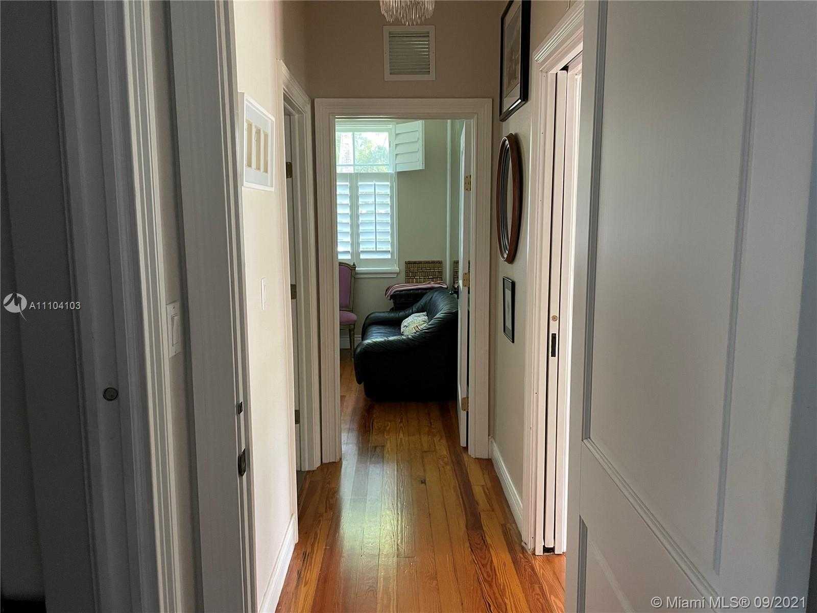 Small Image of 1043 OBISPO AVE, Coral Gables Number 28