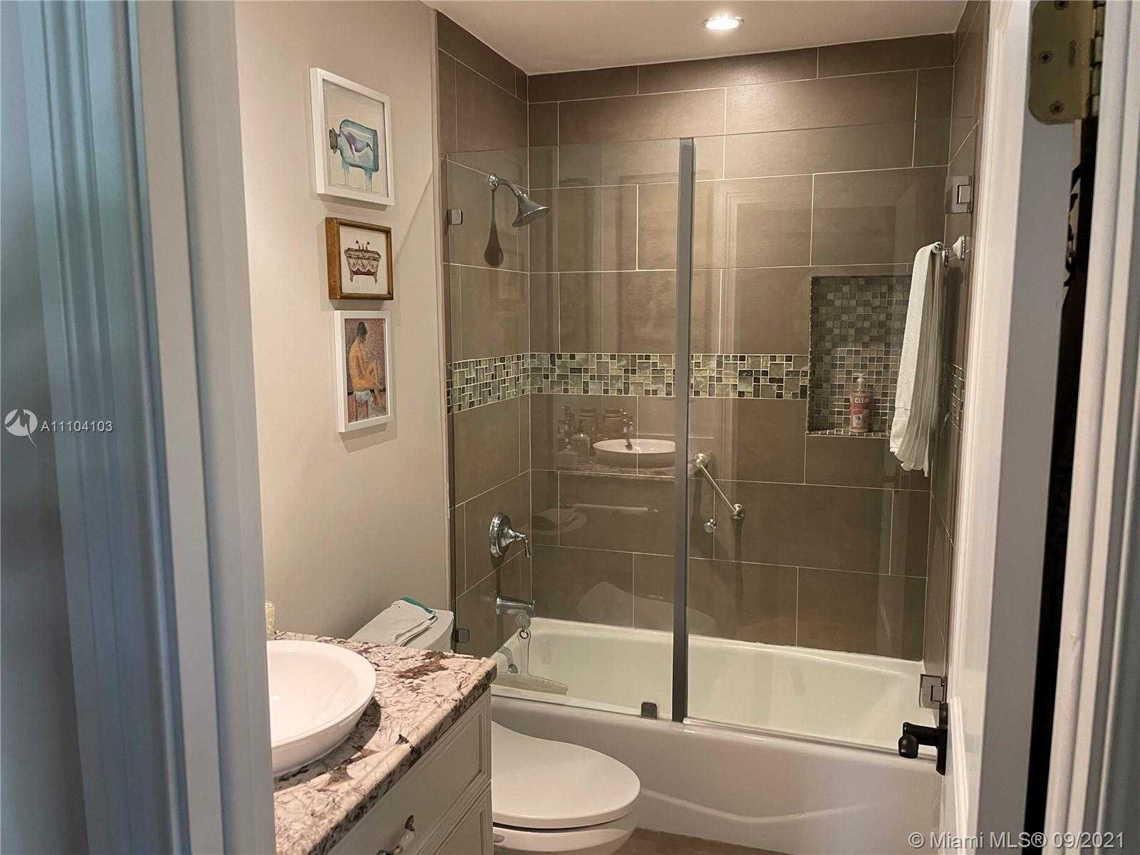 Small Image of 1043 OBISPO AVE, Coral Gables Number 29