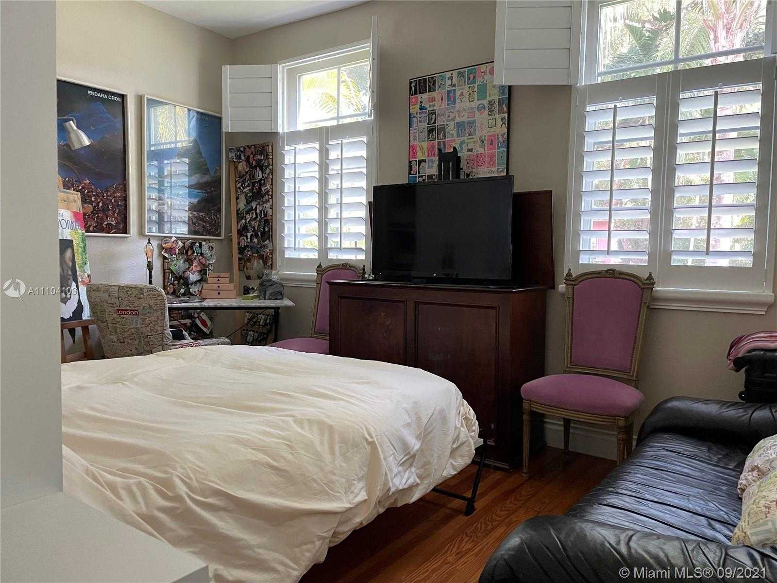 Small Image of 1043 OBISPO AVE, Coral Gables Number 33
