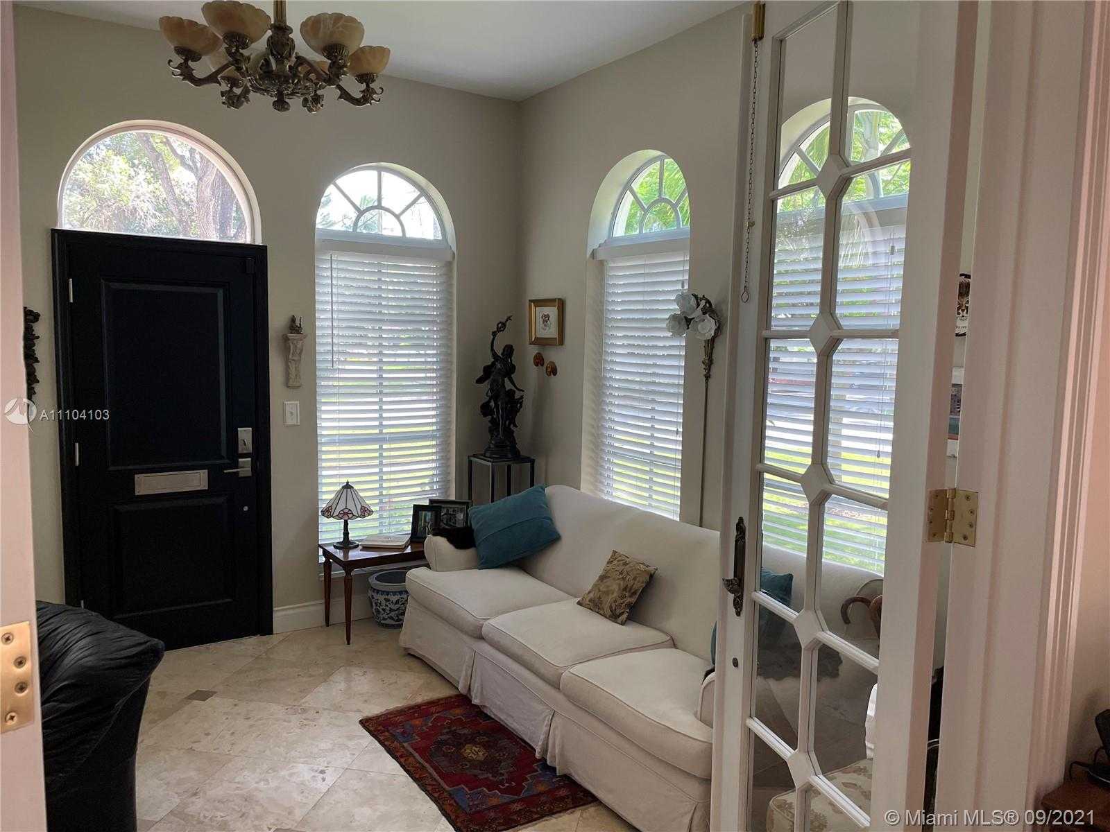 Small Image of 1043 OBISPO AVE, Coral Gables Number 4
