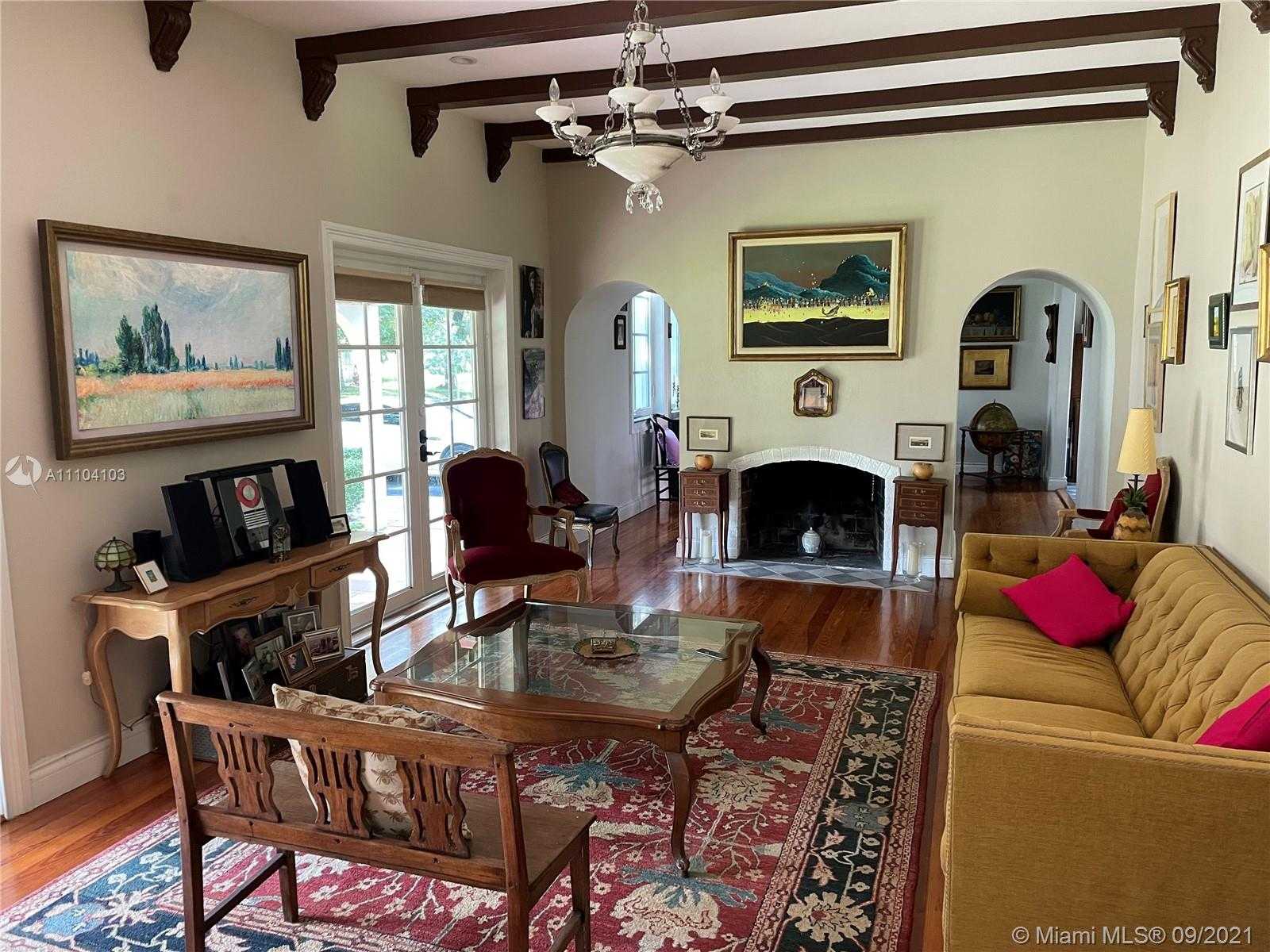 Small Image of 1043 OBISPO AVE, Coral Gables Number 5