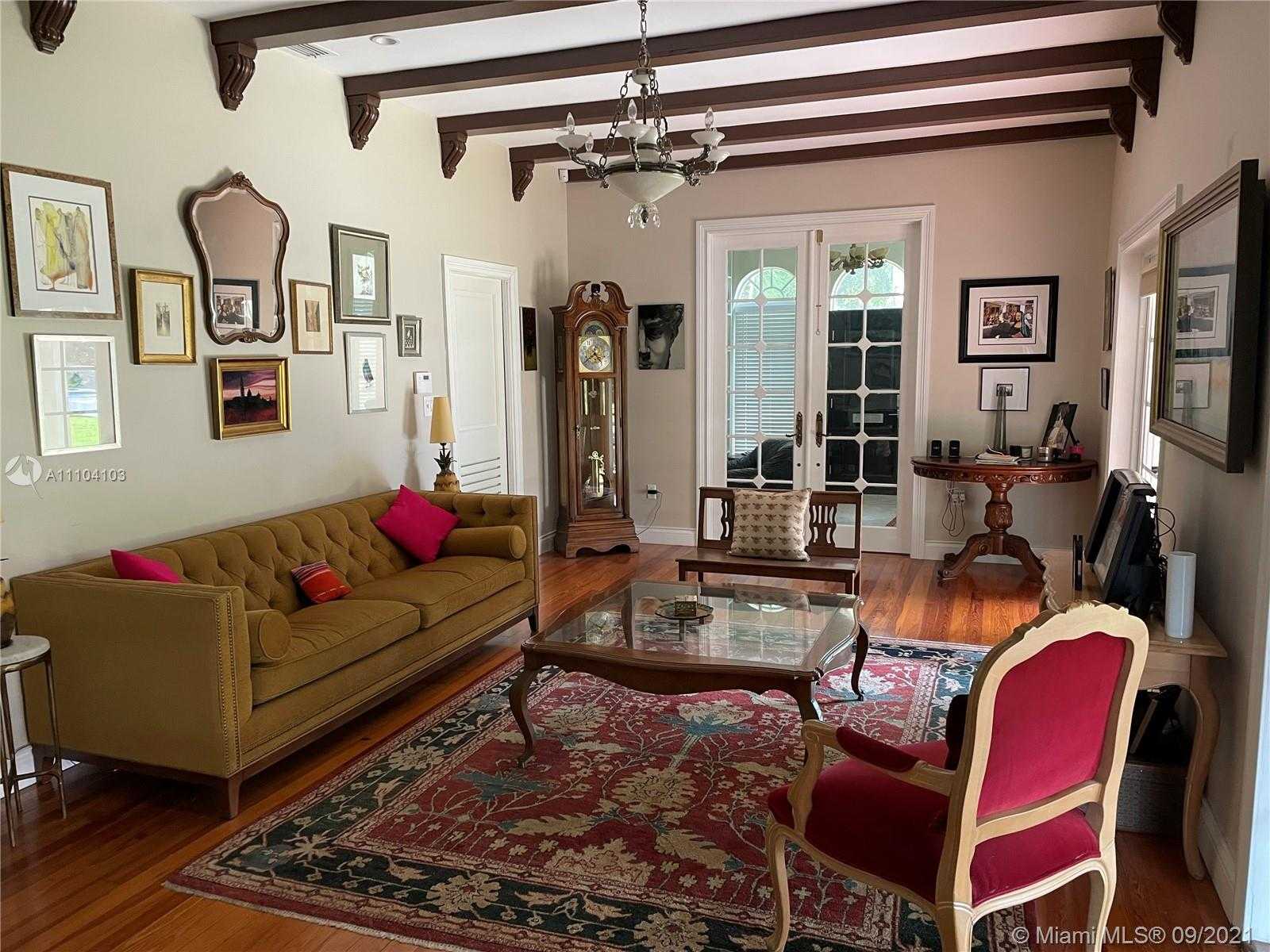 Small Image of 1043 OBISPO AVE, Coral Gables Number 6