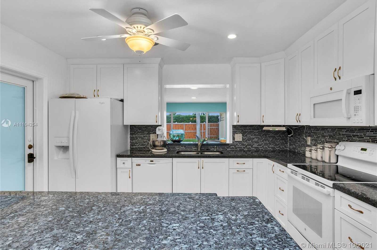 Small Image of 1029 WASHINGTON ST, Hollywood Number 11