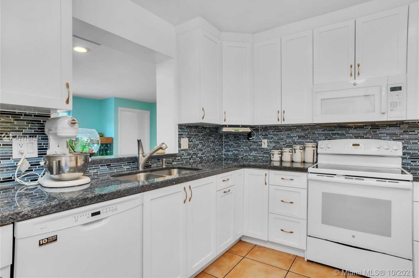Small Image of 1029 WASHINGTON ST, Hollywood Number 13
