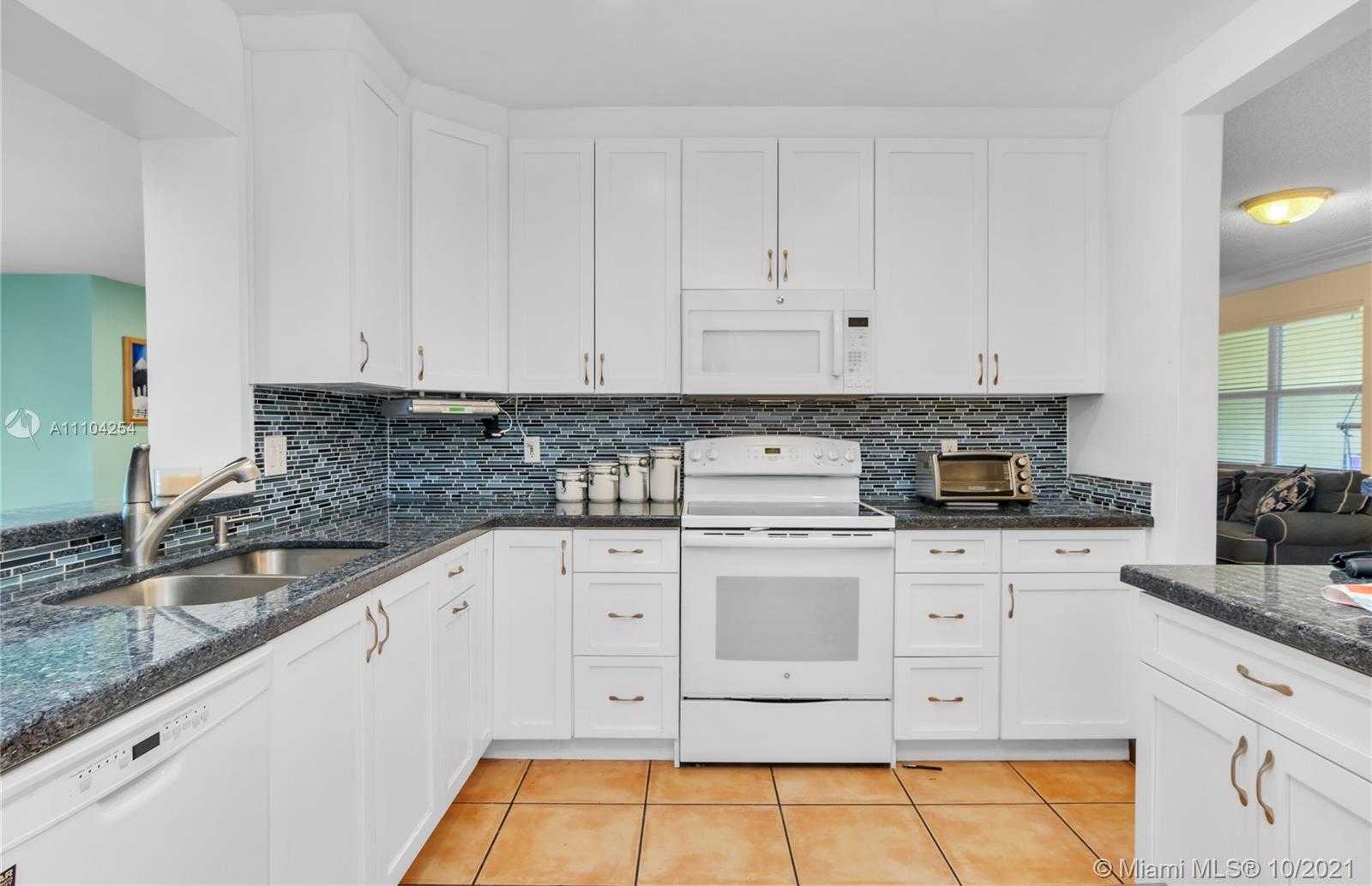 Small Image of 1029 WASHINGTON ST, Hollywood Number 14
