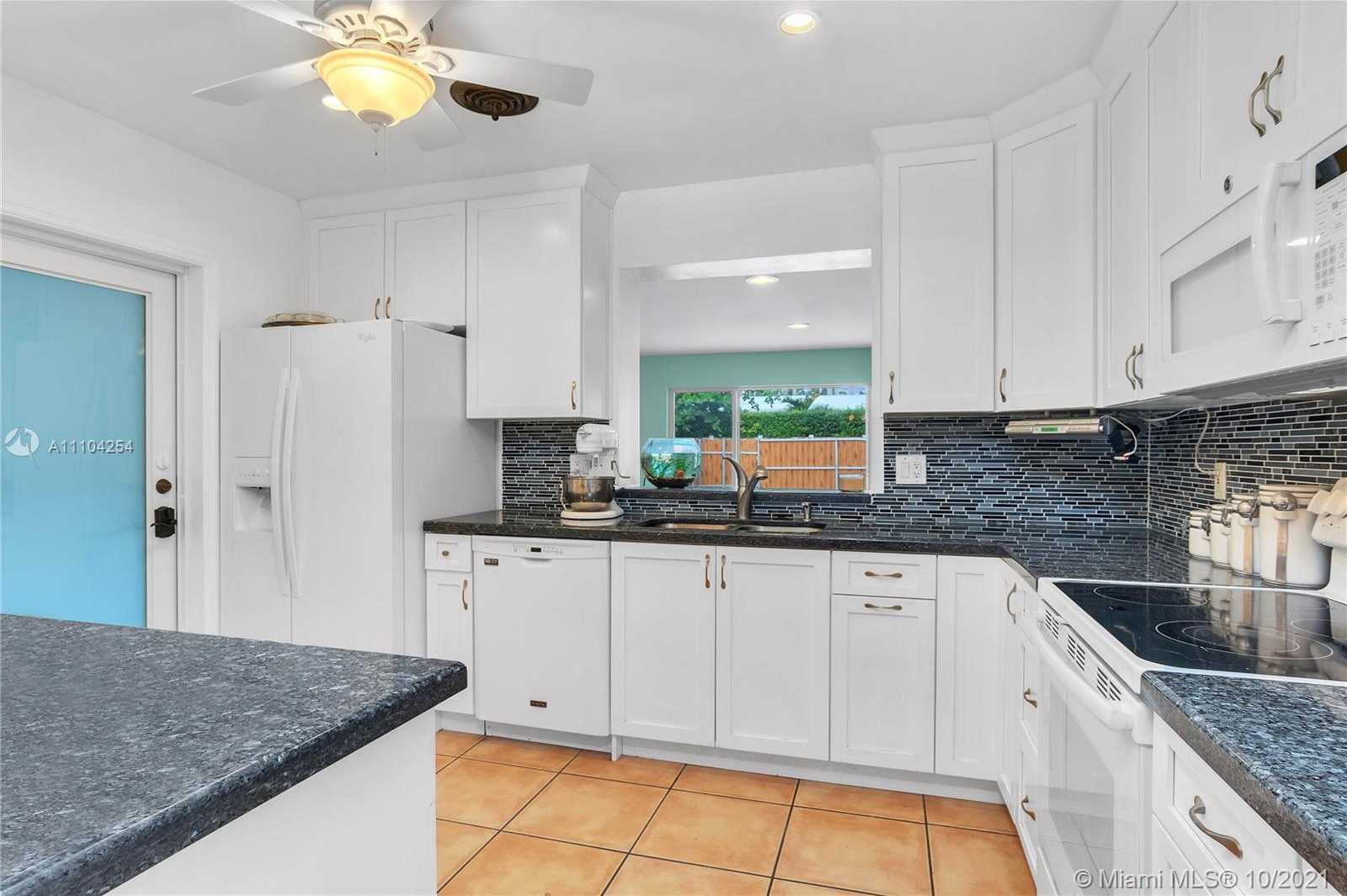 Small Image of 1029 WASHINGTON ST, Hollywood Number 15