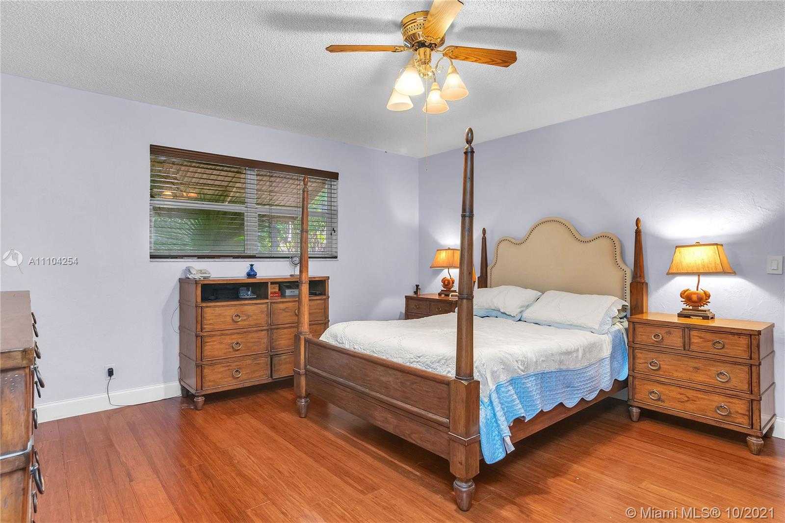 Small Image of 1029 WASHINGTON ST, Hollywood Number 17