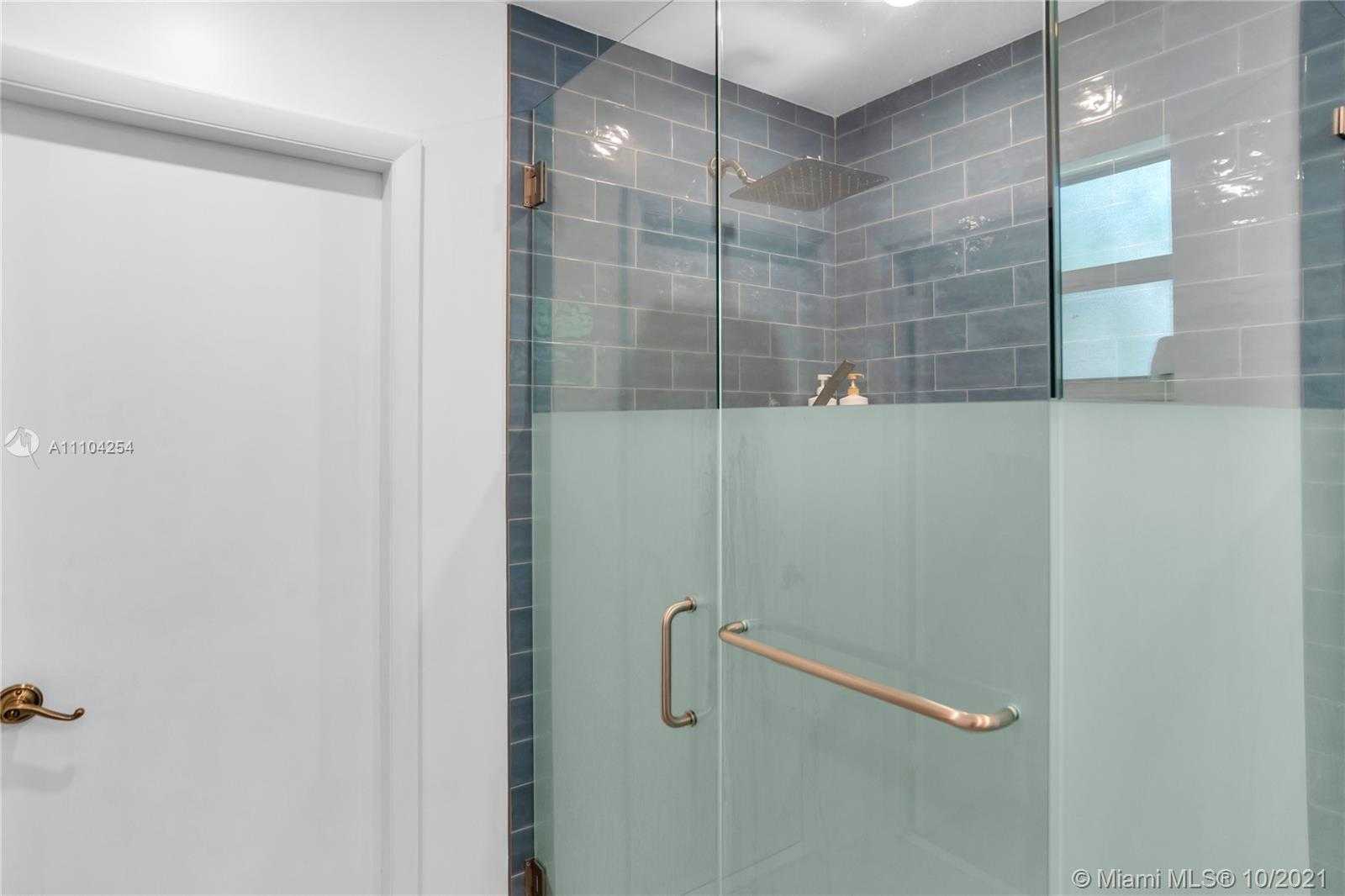 Small Image of 1029 WASHINGTON ST, Hollywood Number 19